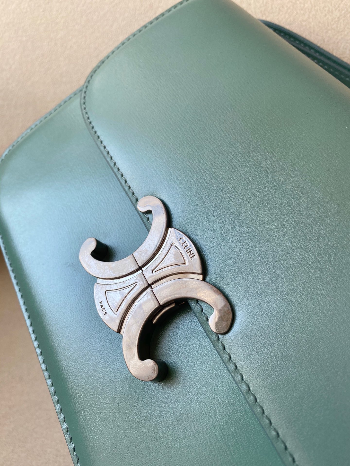 𝐂𝐞𝐥𝐢𝐧𝐞 Triomphe Medium 22.5cm