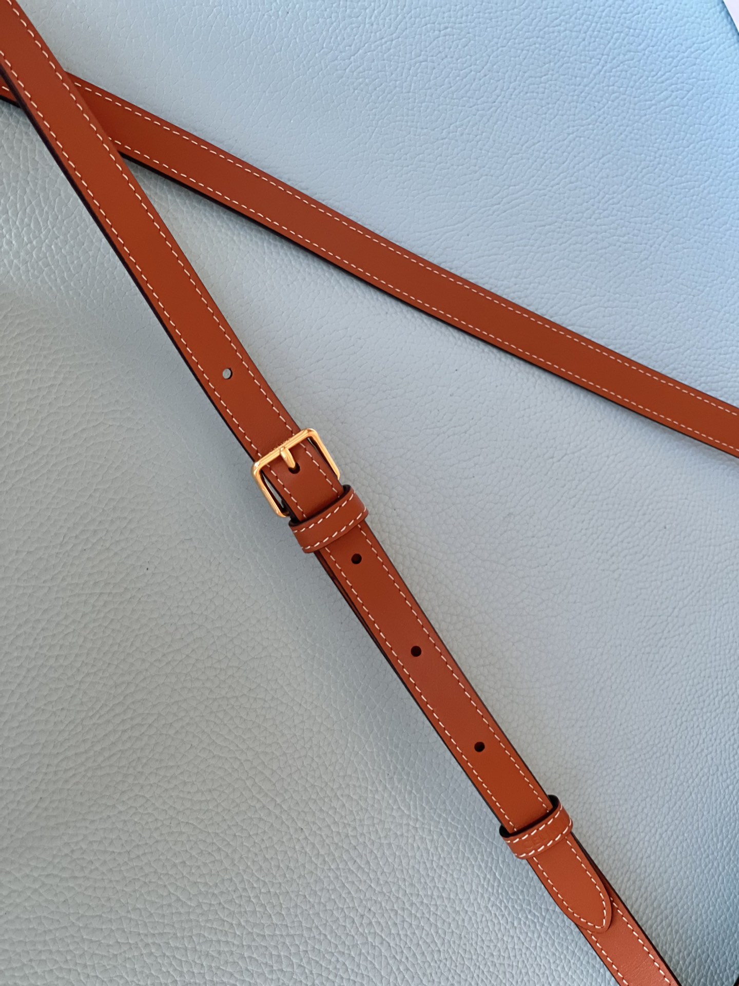 𝐂𝐞𝐥𝐢𝐧𝐞 CUIR TRIOMPHE Small smooth calfskin bucket bag