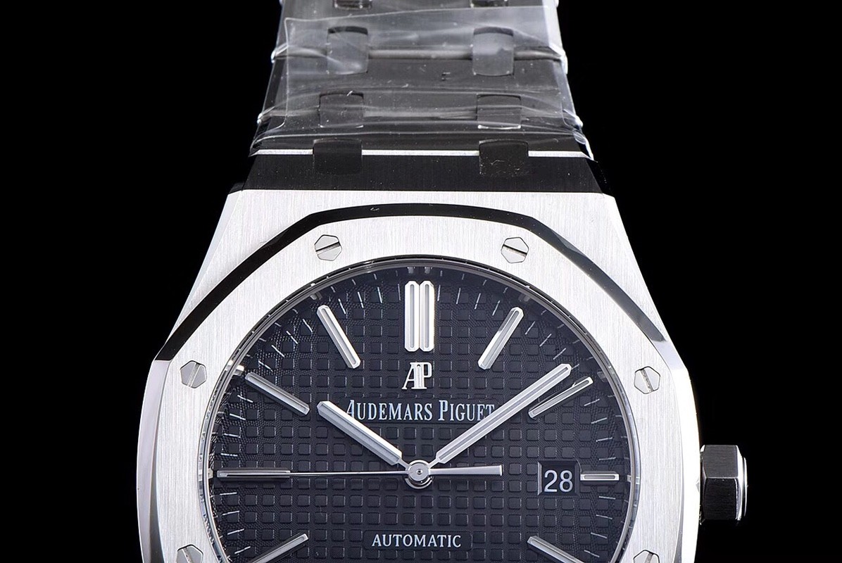 Audemars Piguet Royal Oak 15400 Series Men's Watch 41mm