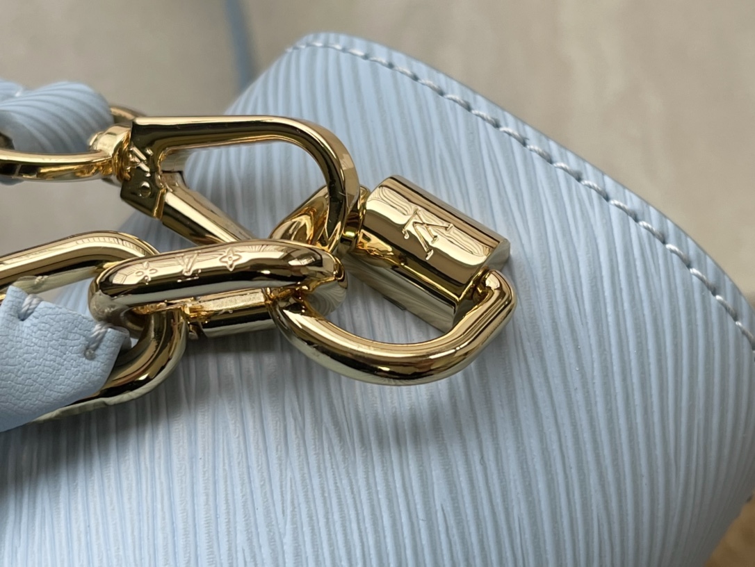 𝐋𝐎𝐔𝐈𝐒 𝐕𝐔𝐈𝐓𝐓𝐎𝐍    M21721