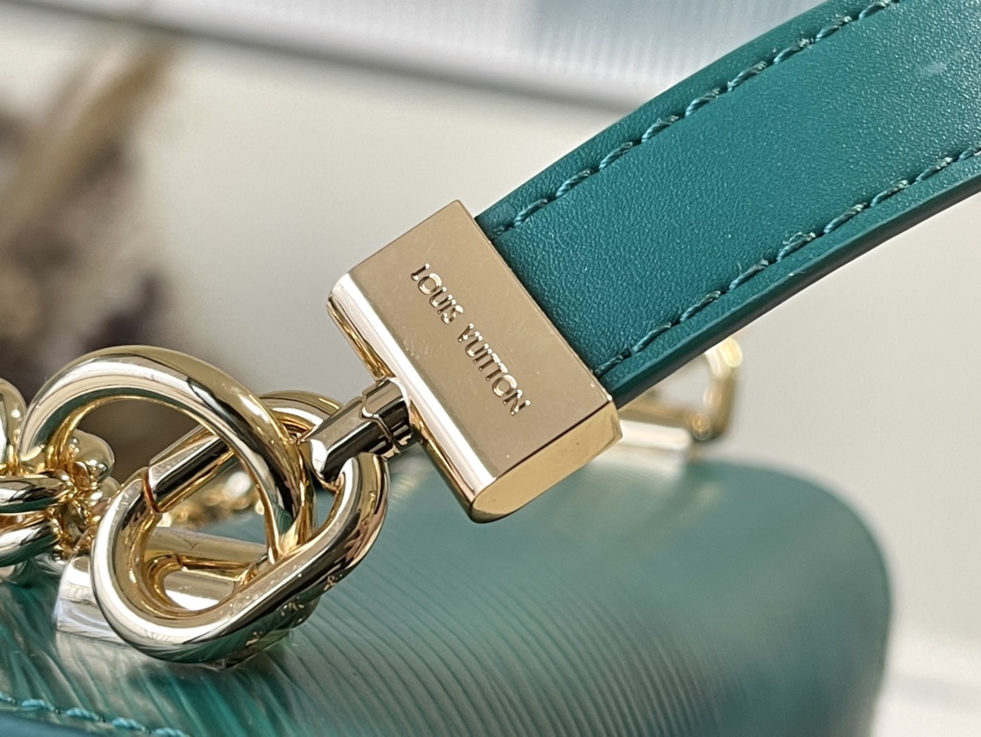 𝐋𝐎𝐔𝐈𝐒 𝐕𝐔𝐈𝐓𝐓𝐎𝐍    M21649