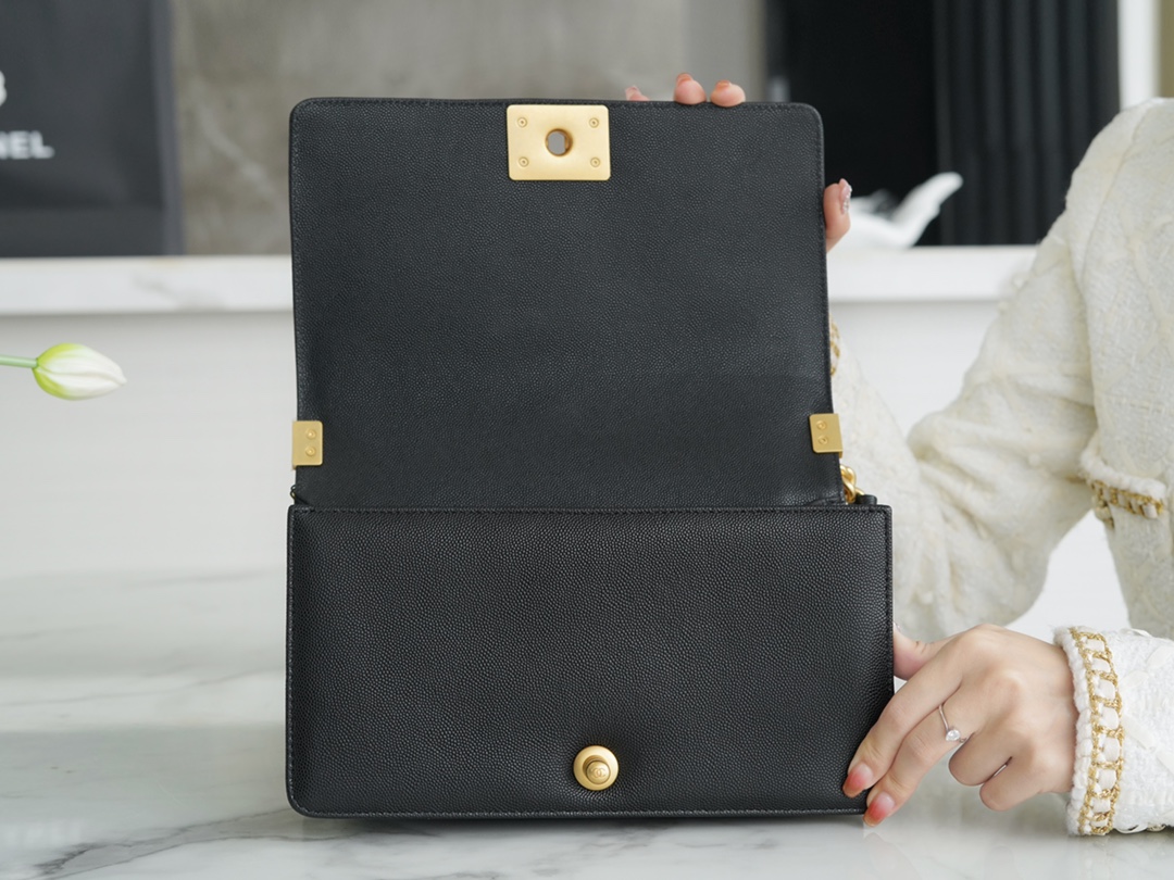 𝗖𝗵𝗮𝗻𝗲𝗹 𝗟𝗲𝗯𝗼𝘆 Imported custom caviar calfskin:Small ball pattern Medium Black Gold