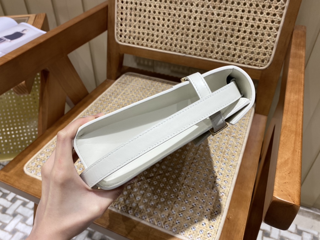 SAINT LAURENT 𝑴𝒂𝒏𝒉𝒂𝒕𝒕𝒂𝒏 〈Original leather version〉#579271