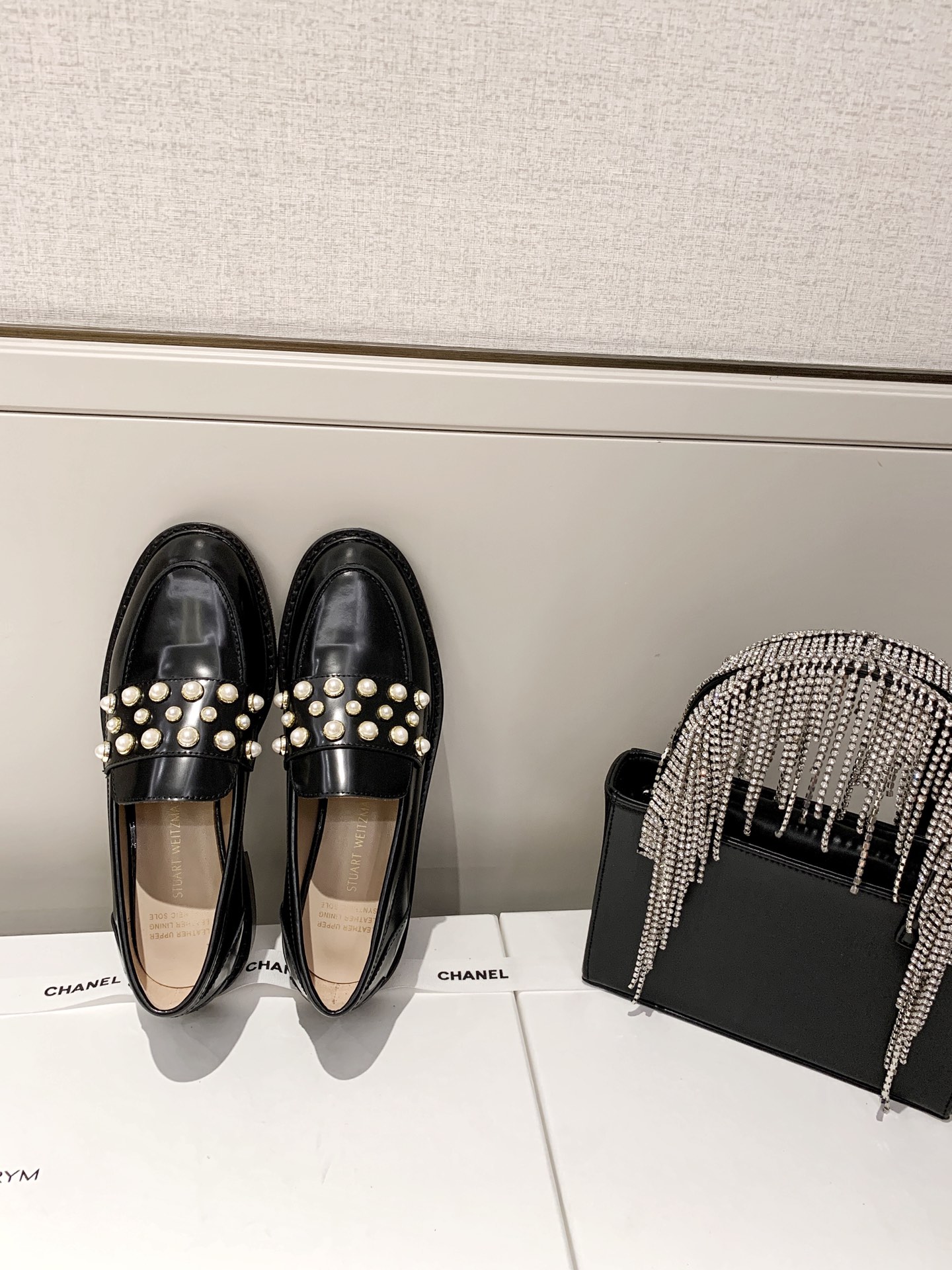 Stuart Weitzman 2020 autumn and winter new pearl shoes import open-edge bead leather