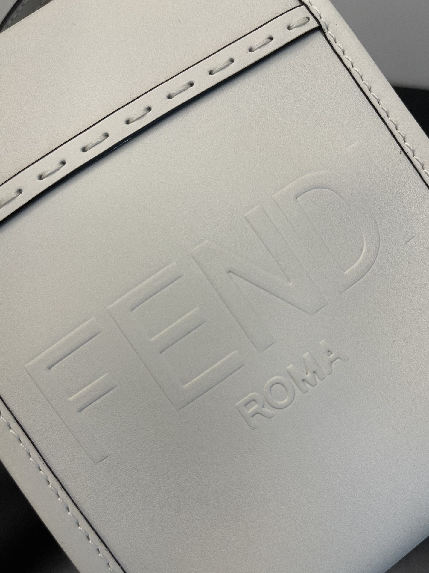 FENDI Logo embossed tortoiseshell portable crossbody cute