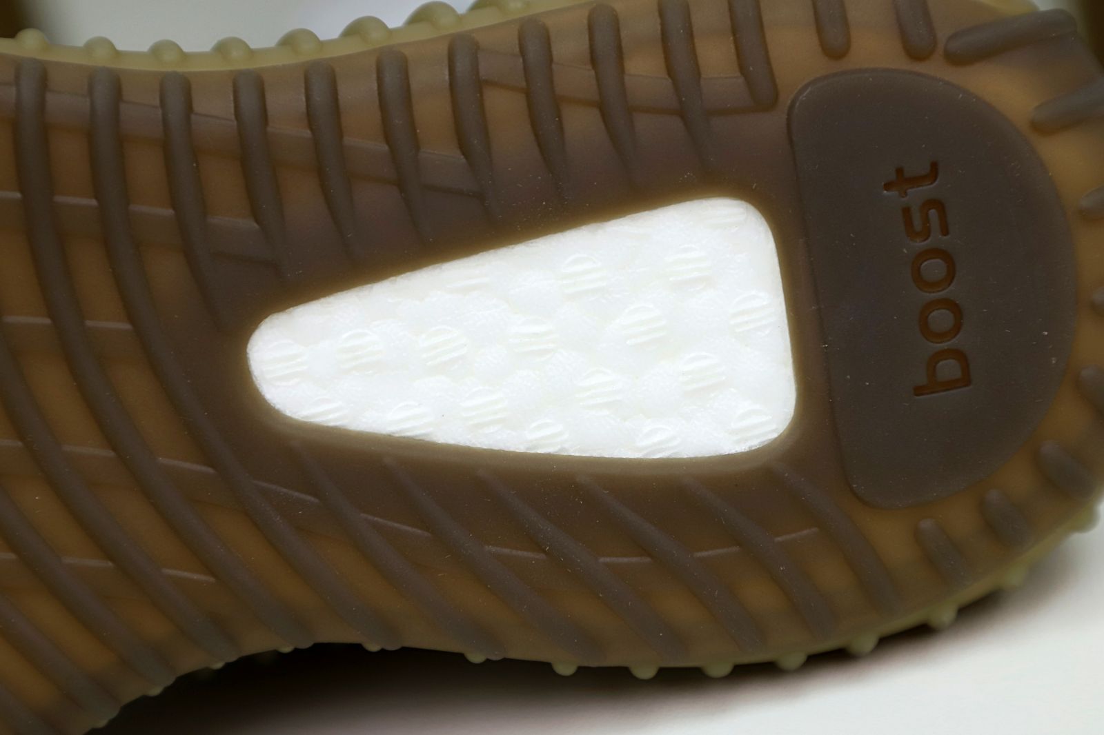 Yeezy boost 350 v2 sand