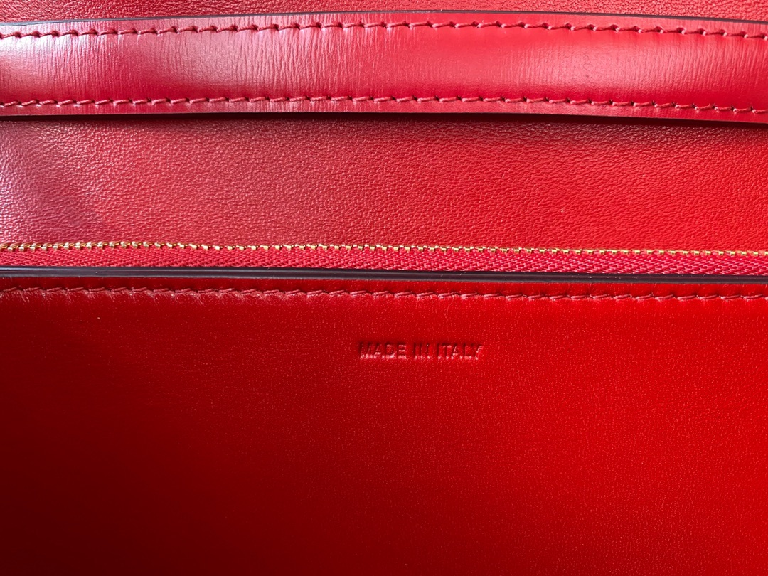 𝐂𝐞𝐥𝐢𝐧𝐞 CLASSIC