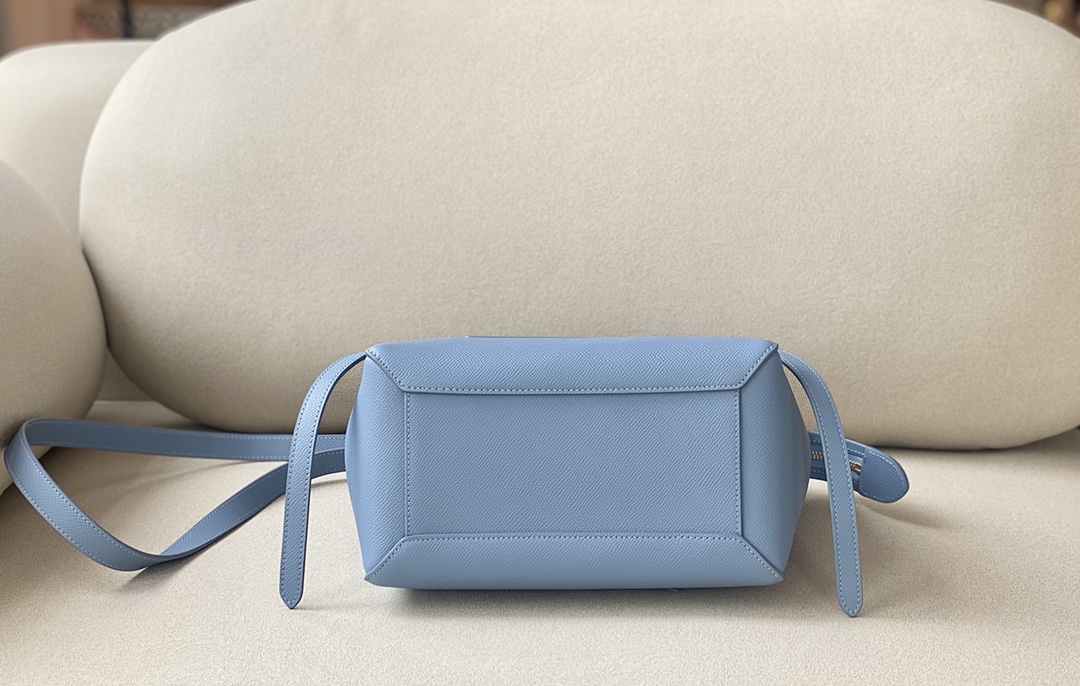 𝐂𝐞𝐥𝐢𝐧𝐞 BELT MICRO BAG in grained calfskin