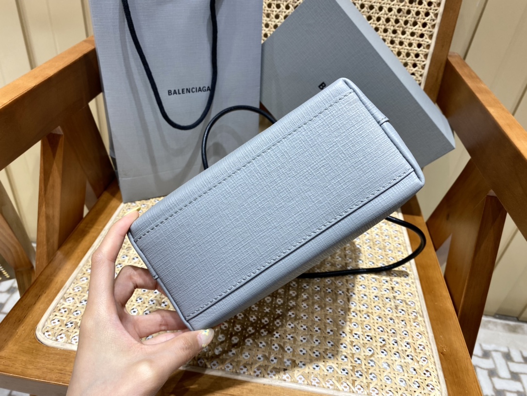 BALENCIAGA 𝗦𝗵𝗼𝗽𝗽𝗶𝗻𝗴 𝗯𝗮𝗴 Cowhide shopping paper bag