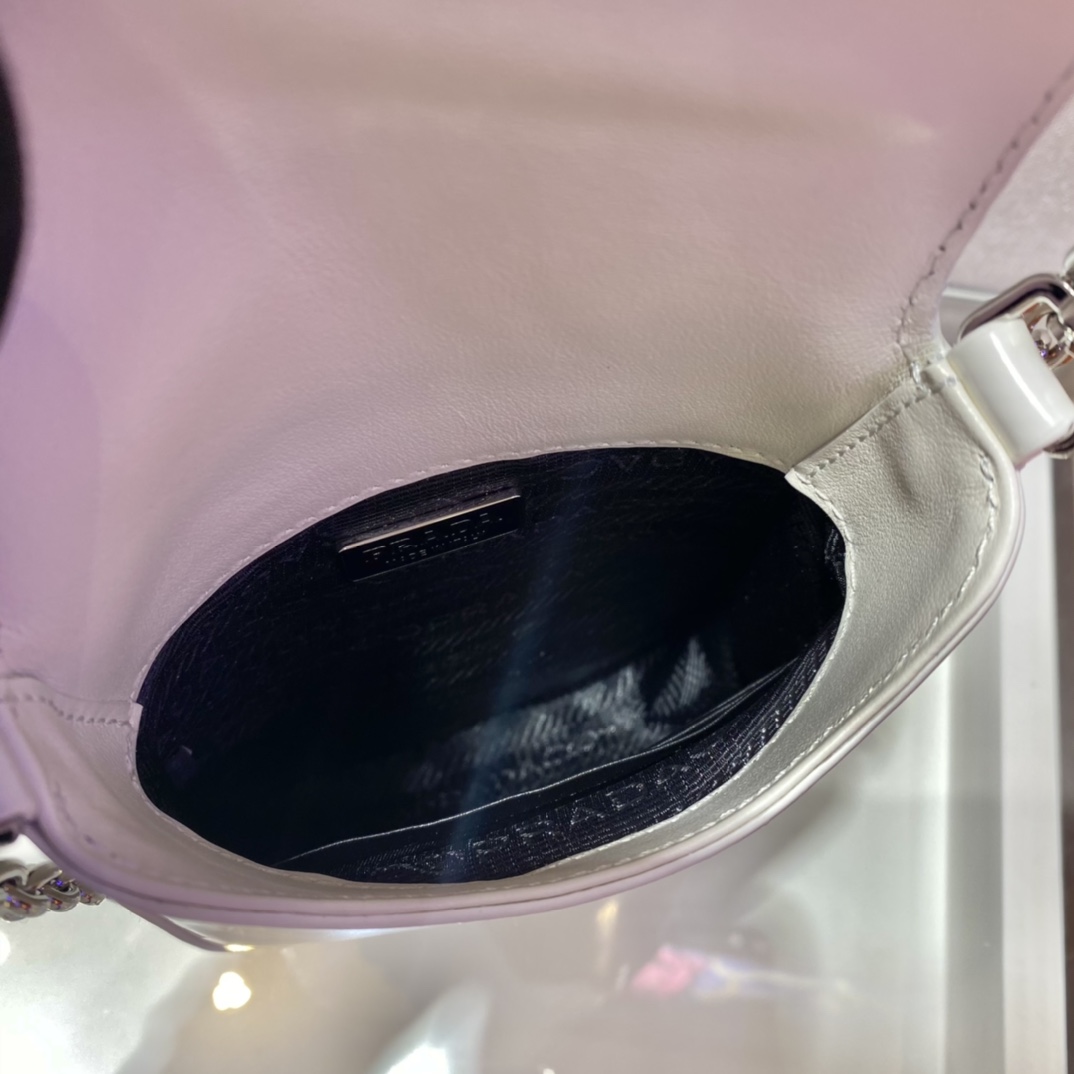 𝐏𝐑𝐀𝐃𝐀  New mobile phone bag 1BH185