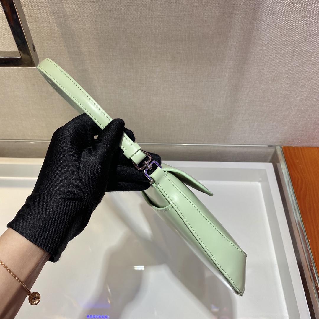 𝐏𝐑𝐀𝐃𝐀 New Underarm Bag 1BD311