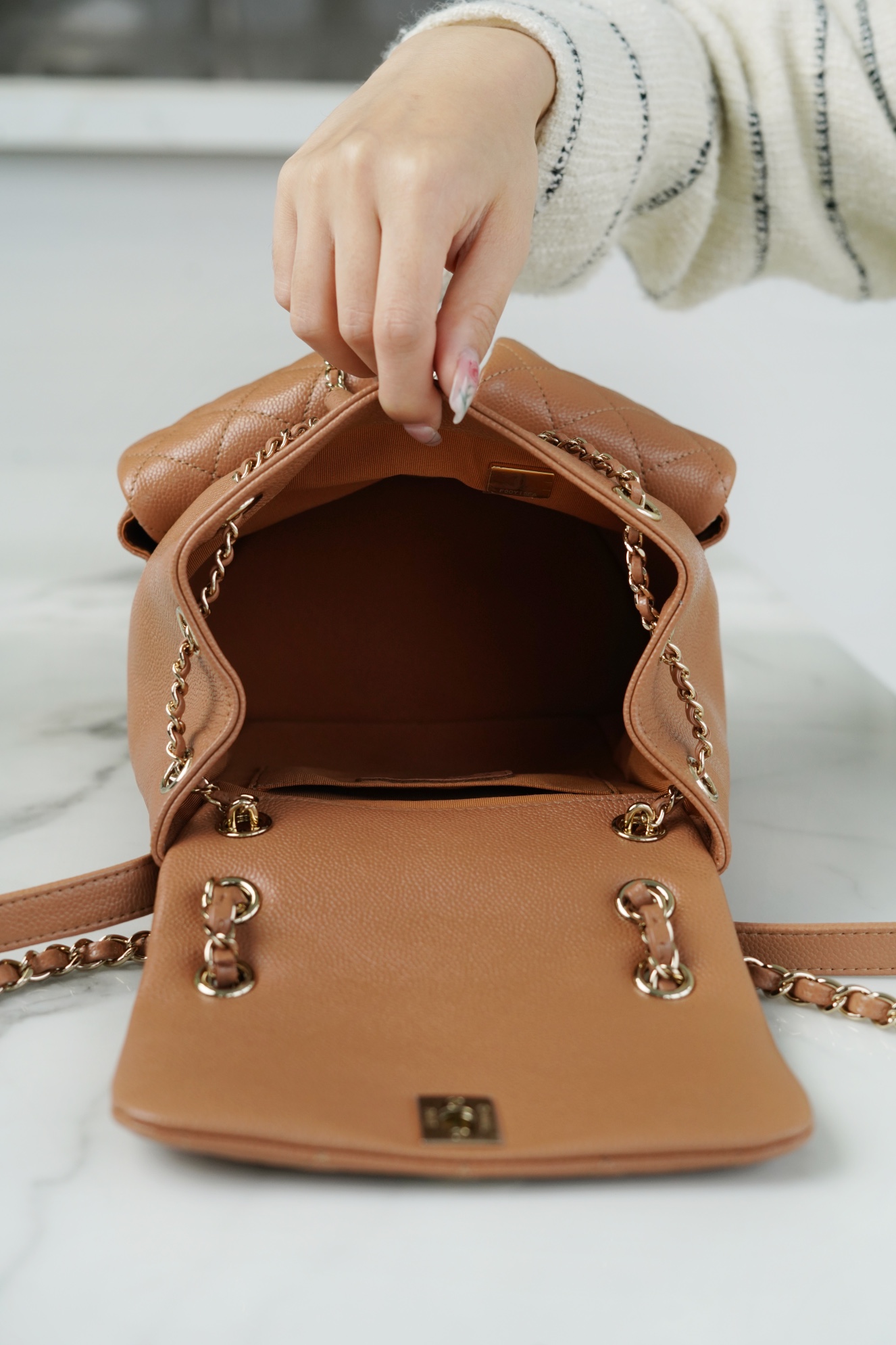 𝗖𝗛𝗔𝗡𝗘𝗟 23P New Duma Double Shoulder Cowhide Large Caramel