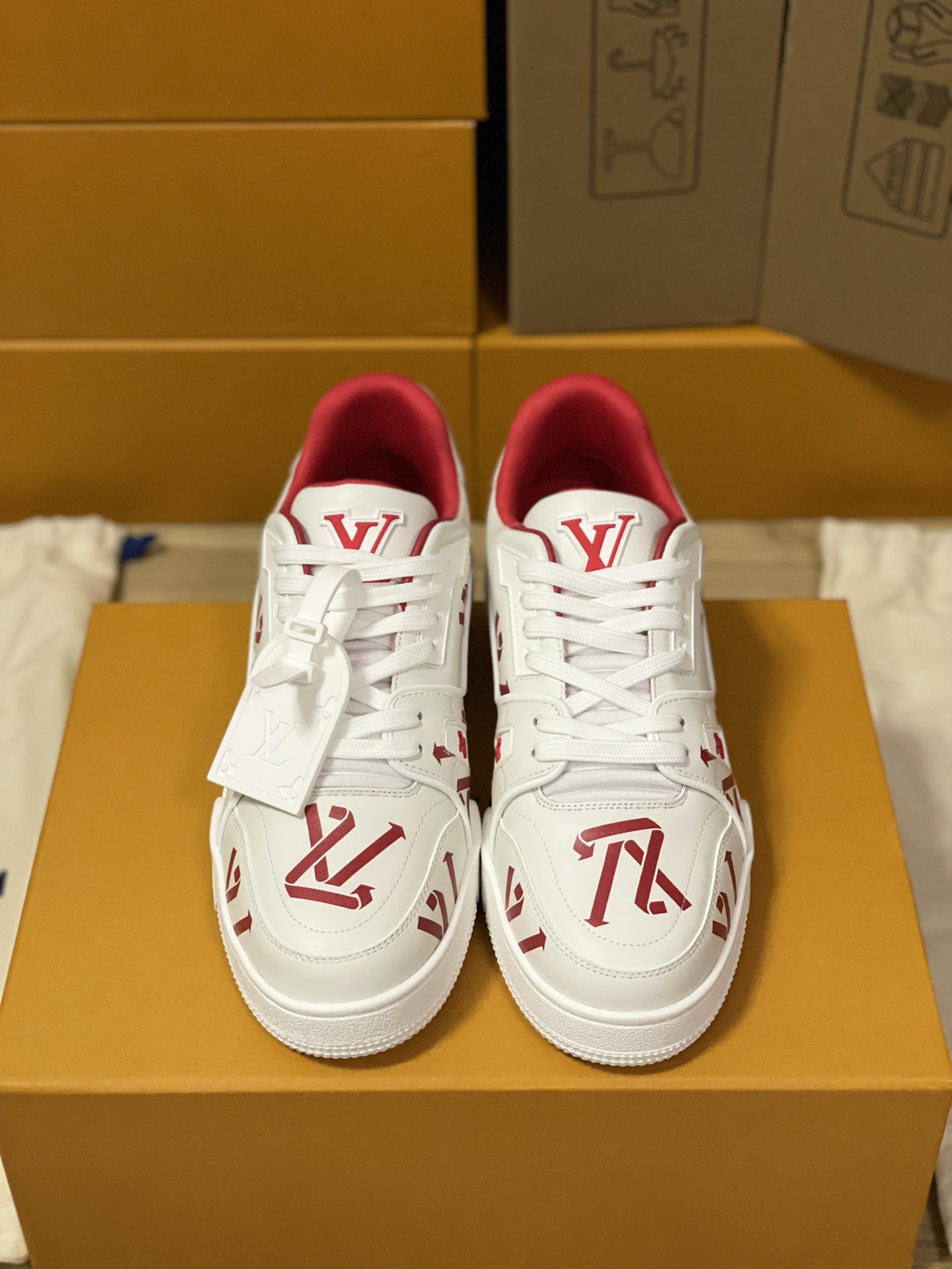 Louis Vuitton Trainer Sneakers Couple Style 1AAGXF
