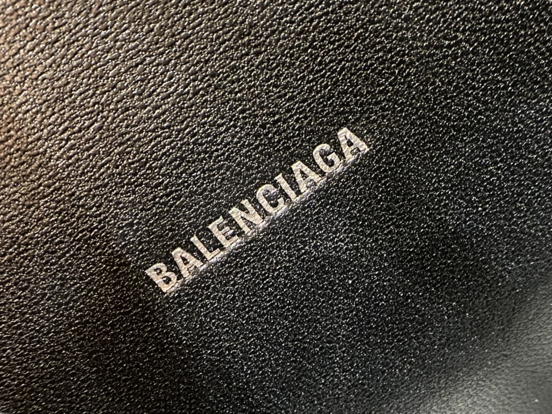 BALENCIAGA 𝐇𝐨𝐮𝐫𝐠𝐥𝐚𝐬𝐬 𝐗𝐒 crocodile-textured cowhide