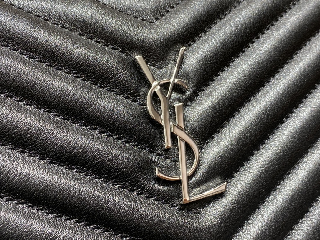 SAINT LAURENT 𝑴𝒐𝒏𝒐𝒈𝒓𝒂𝒎 𝑾𝒐𝒄  #440222