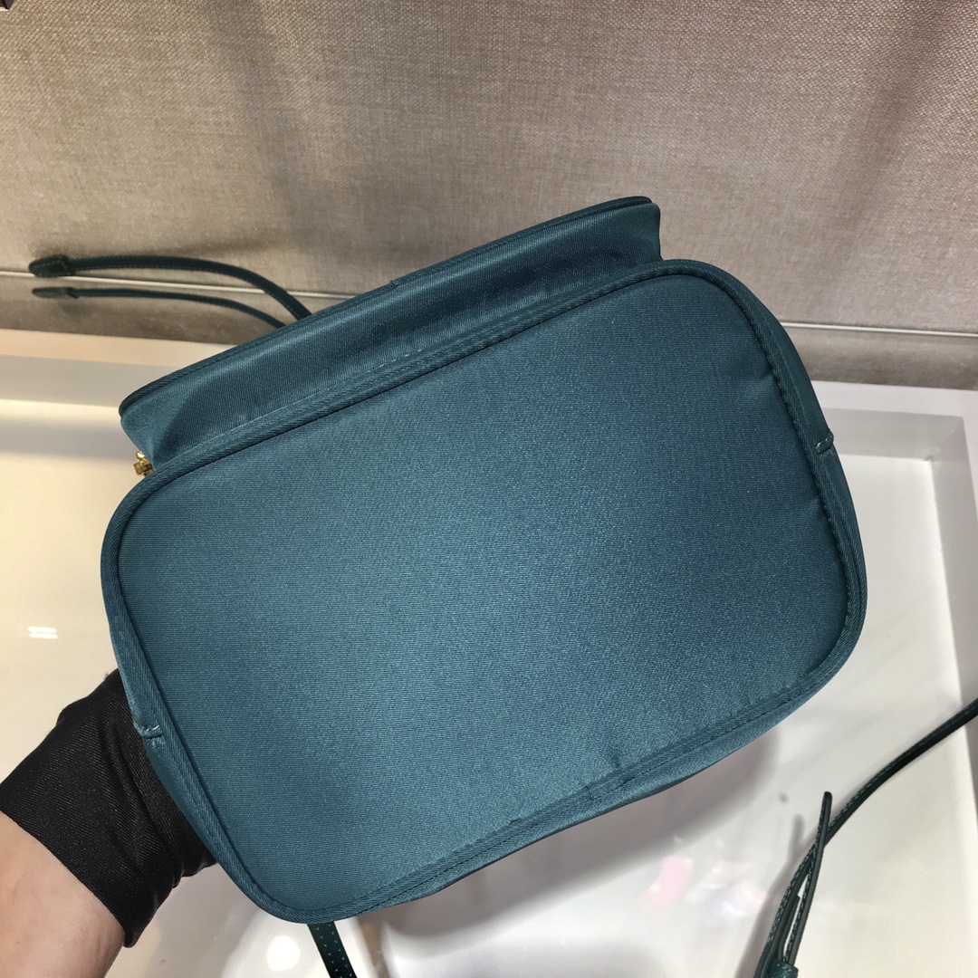 𝐏𝐑𝐀𝐃𝐀 Classic model 1BH038