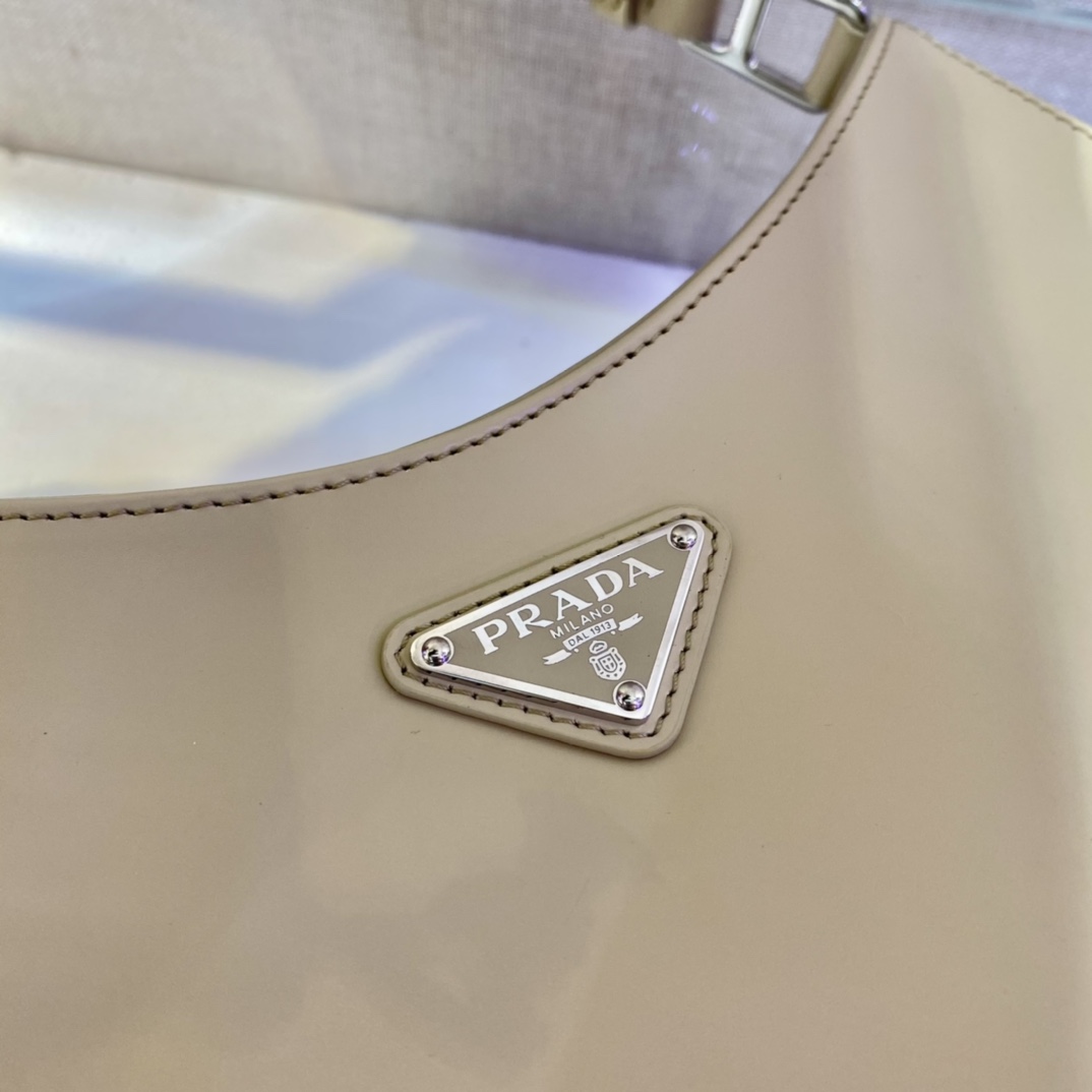 𝐏𝐑𝐀𝐃𝐀  Large Double Shoulder Strap Underarm Bag