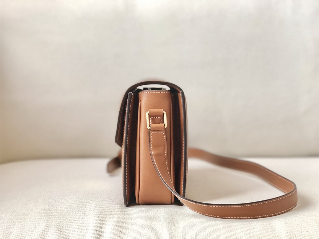 𝐂𝐞𝐥𝐢𝐧𝐞 Triomphe Medium 22.5cm