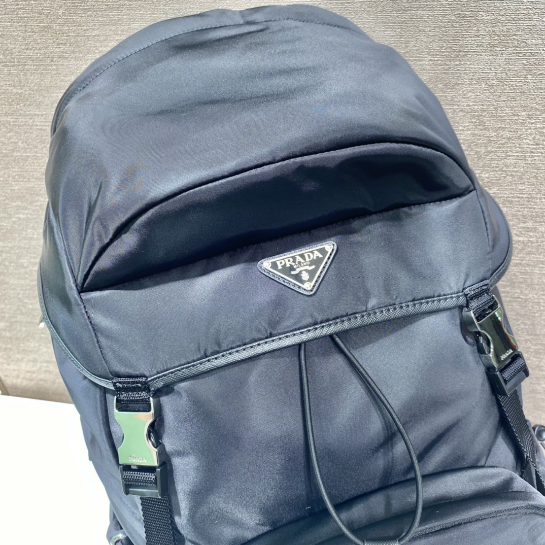 𝐏𝐑𝐀𝐃𝐀 New hiking bag 2VZ090