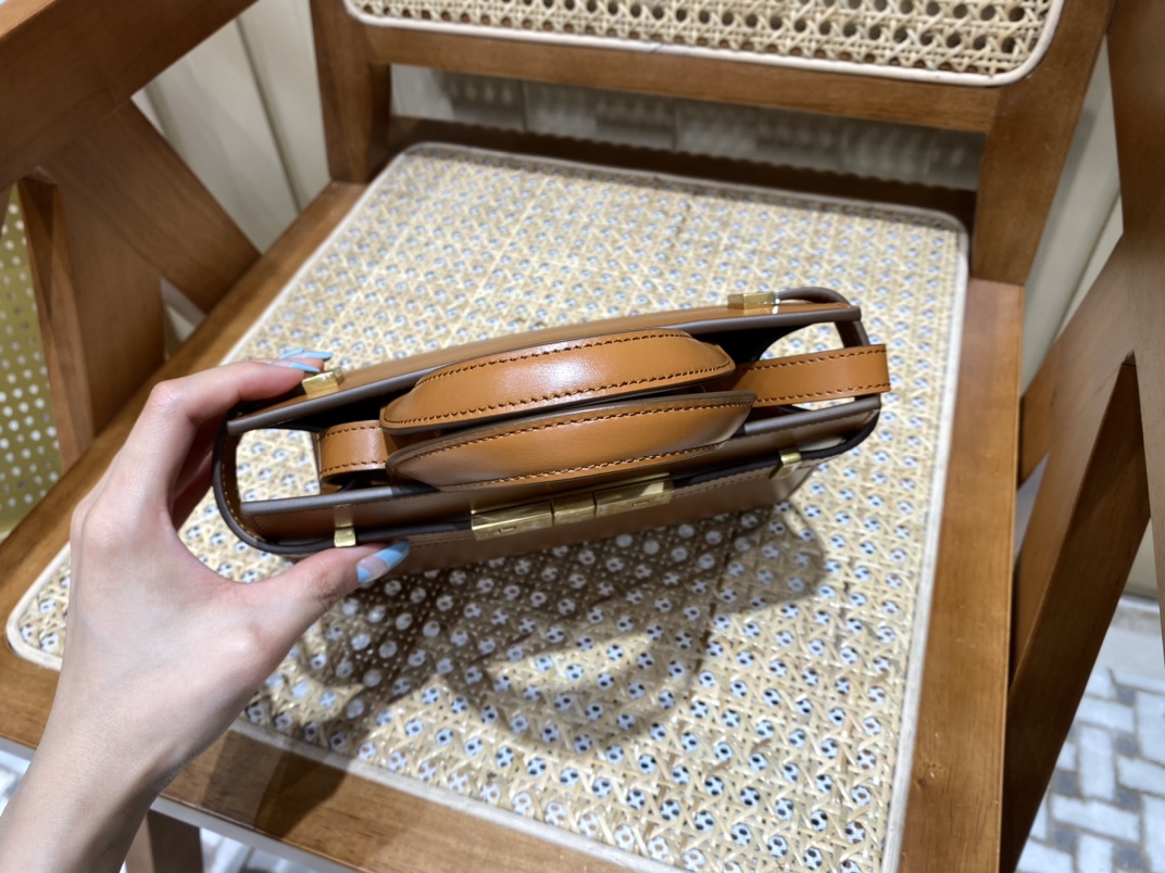 SAINT LAURENT 𝑴𝑨𝑵𝑯𝑨𝑻𝑻𝑨𝑵 𝑵𝑨𝑵𝑶#593741