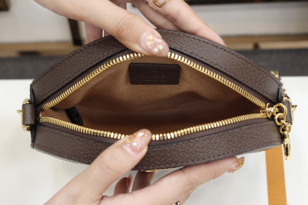 GUCCI 𝐎𝐩𝐡𝐢𝐝𝐚 #550618