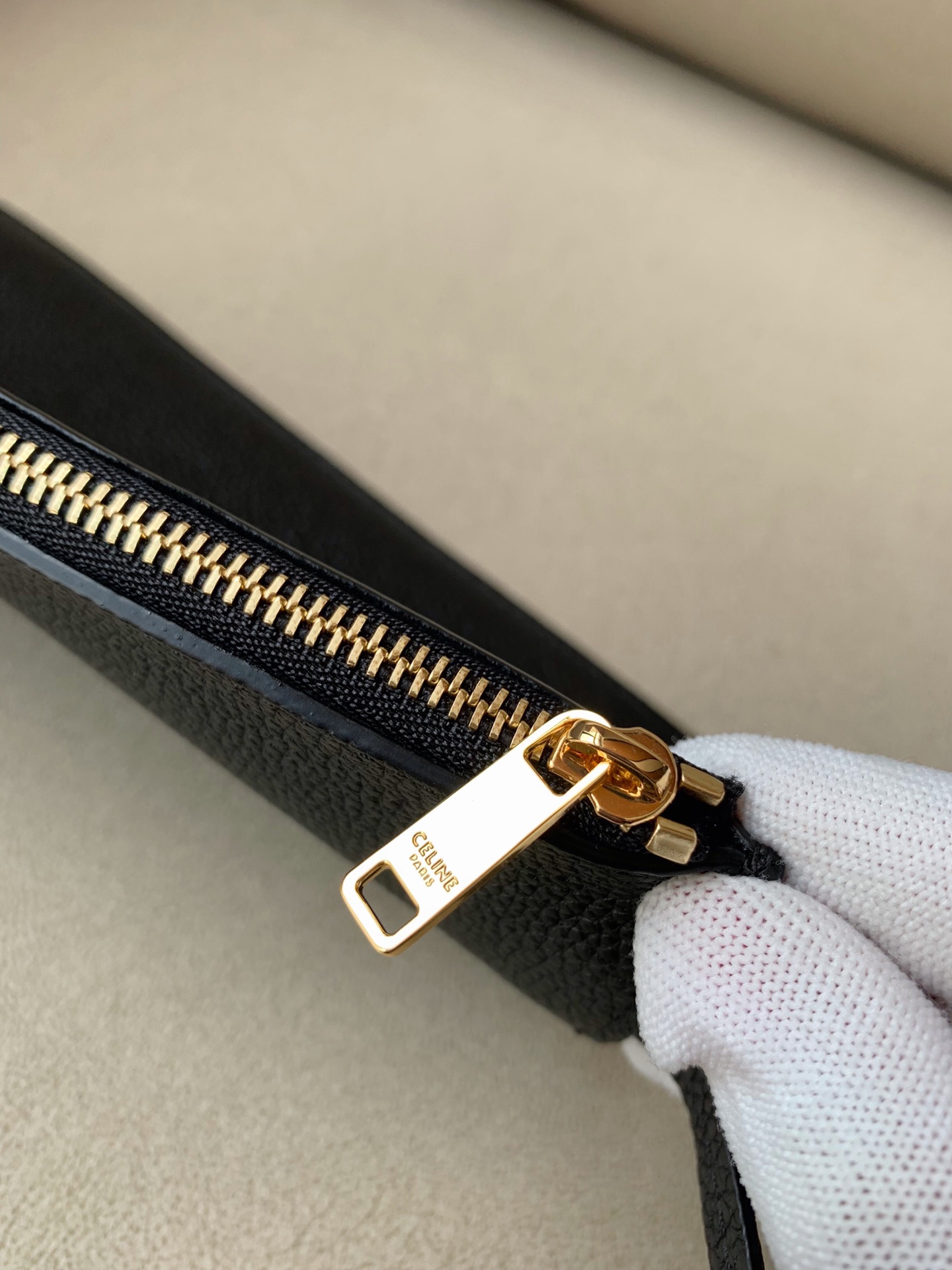 𝐂𝐞𝐥𝐢𝐧𝐞 BUCKET 16 bucket bag in smooth calfskin