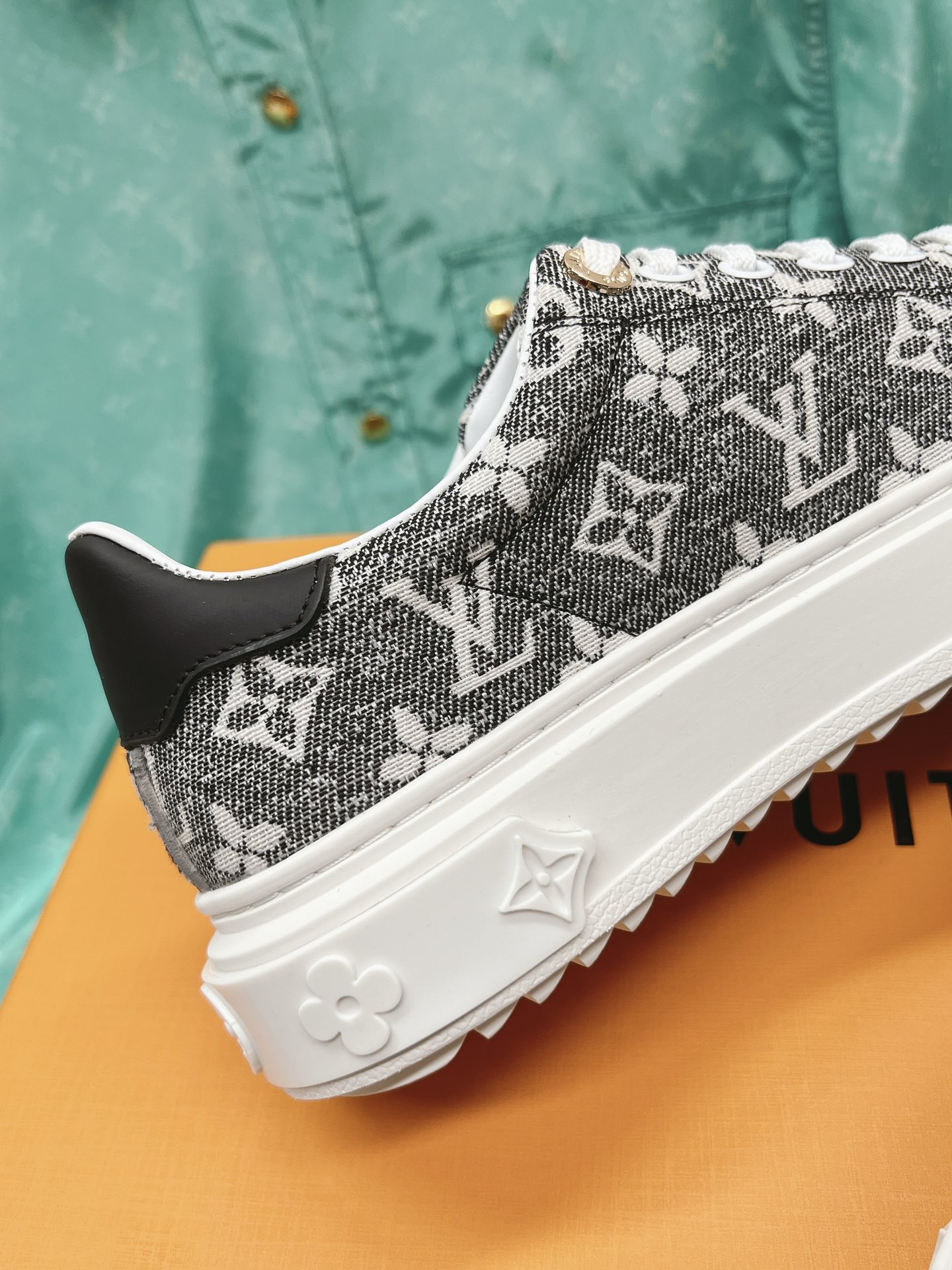 Louis Vuitton x Yayoi Kusama cooperation model classic white shoes 𝐓𝐢𝐦𝐞 𝐨𝐮𝐭 wave point sneakers
