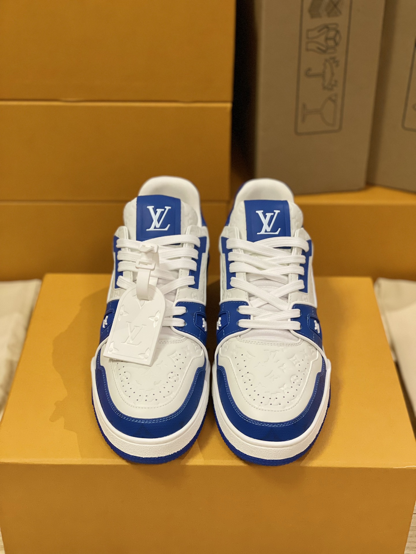 Louis Vuitton Trainer Sneakers Couple Model LD 0727