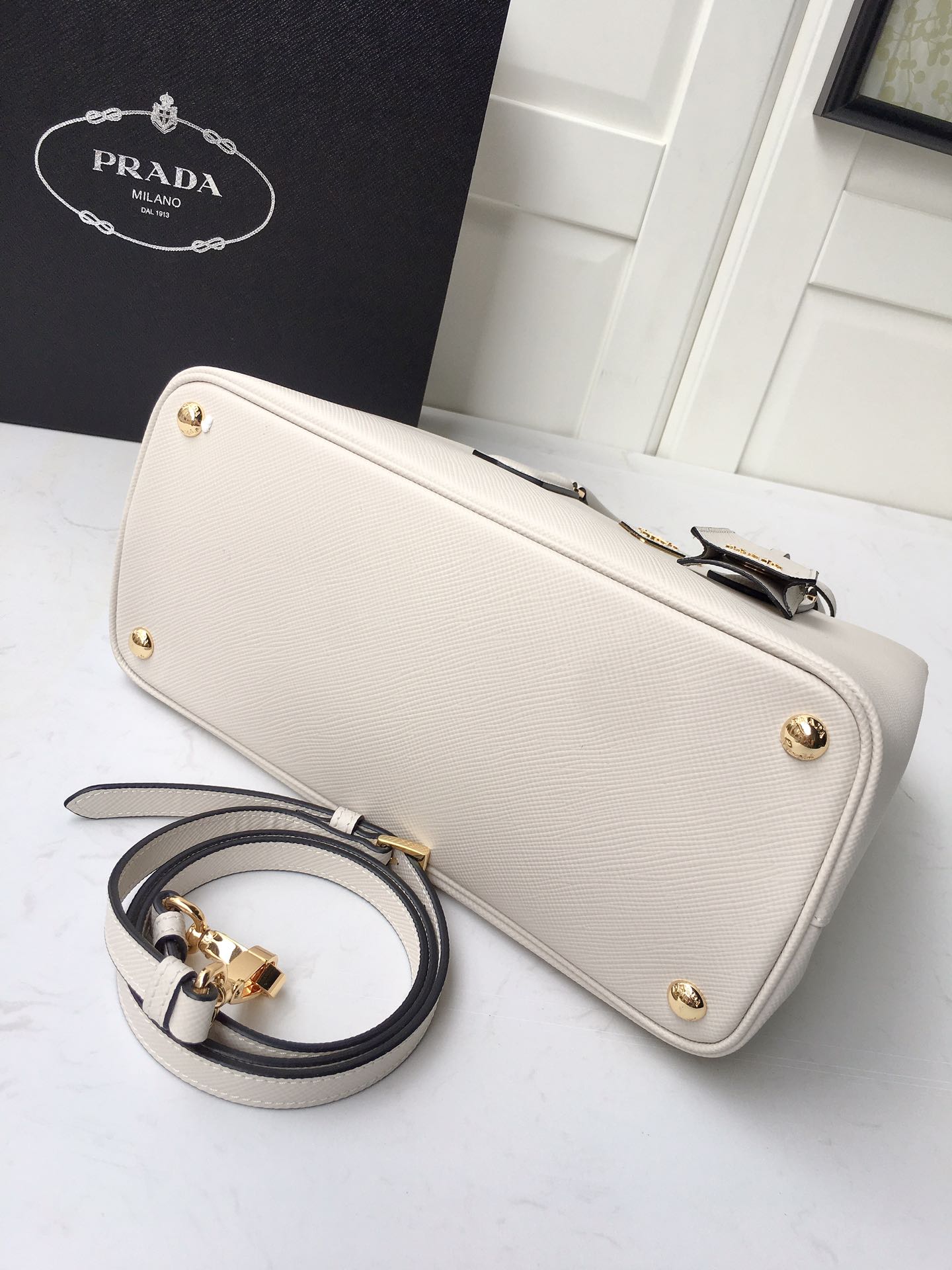 𝐏𝐑𝐀𝐃𝐀 1BA232 Handbag