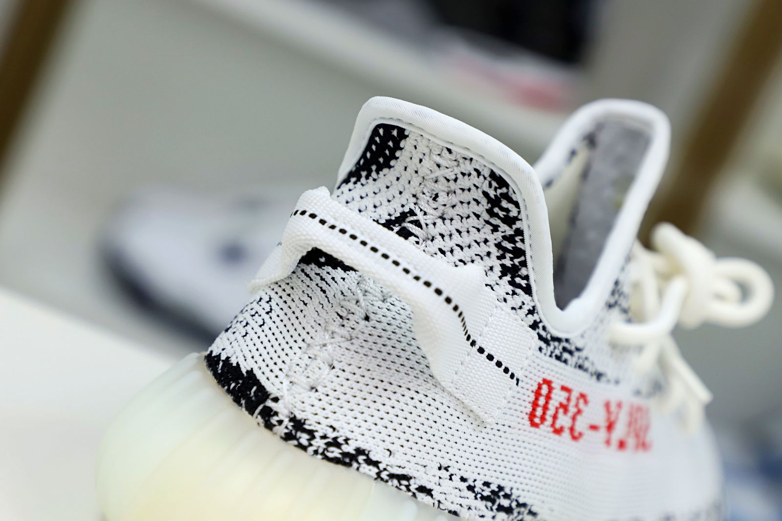 YEEZY BOOST 350 V2 ZEBRA