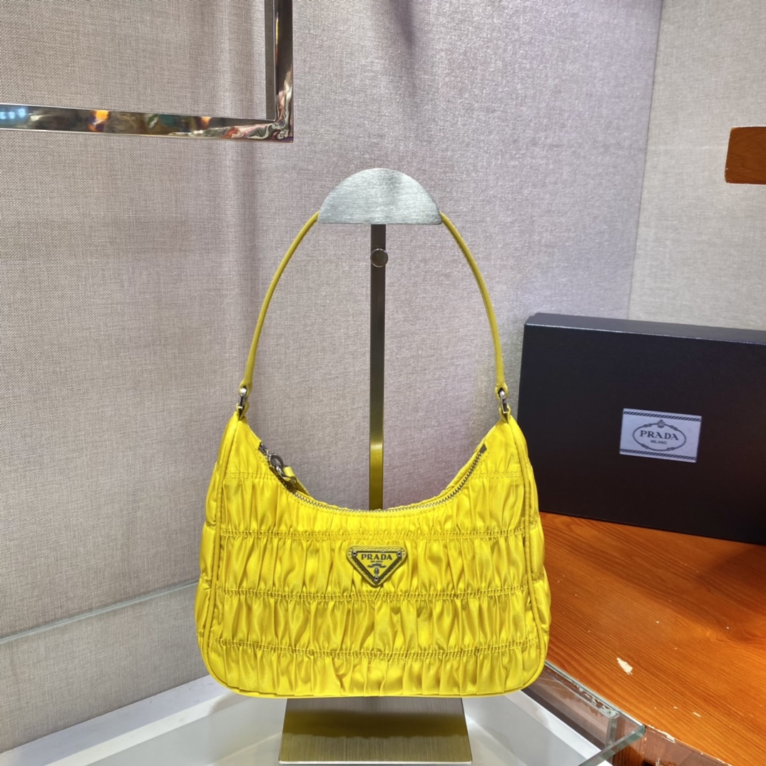 𝐏𝐑𝐀𝐃𝐀 nylon crinkle Hobo underarm bag