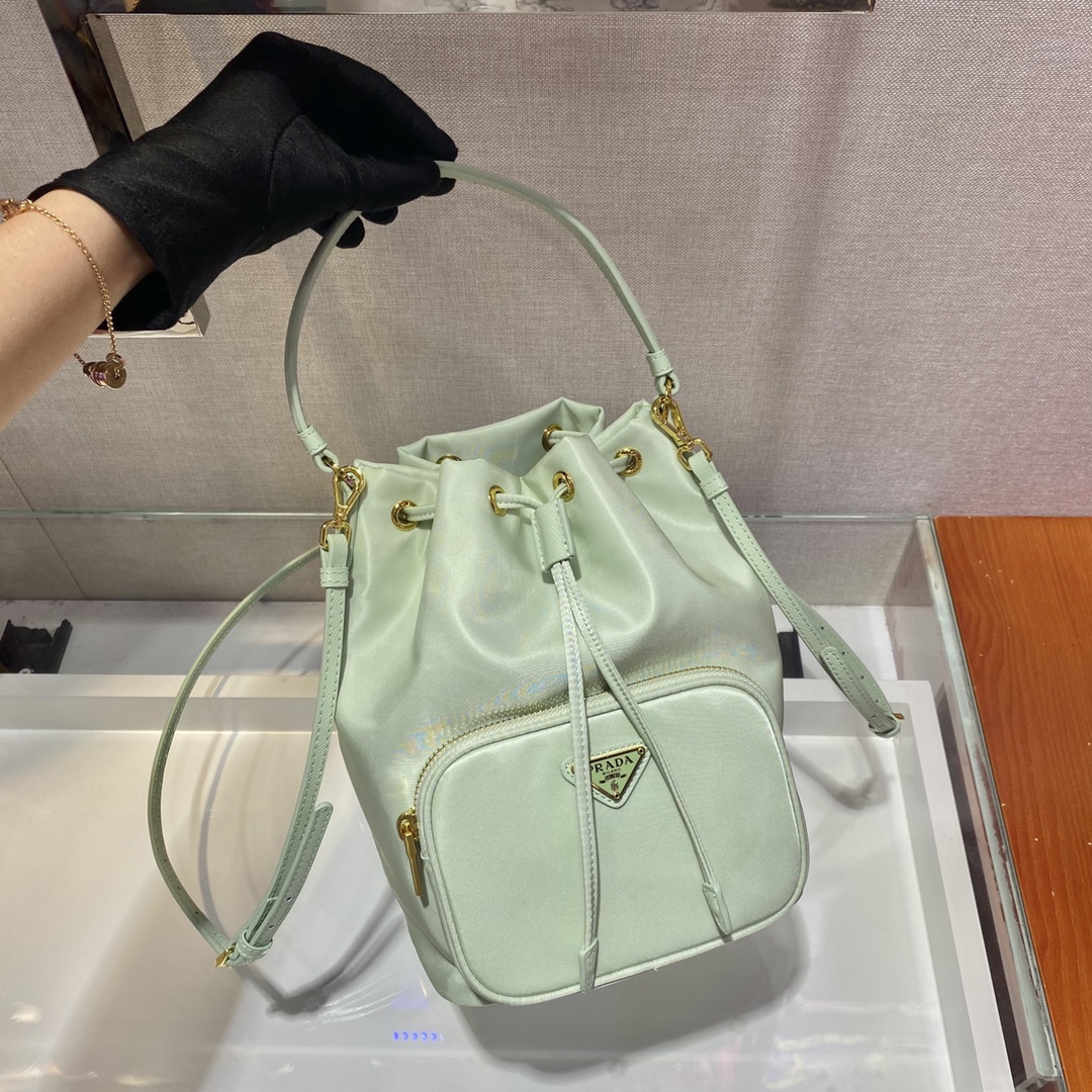 𝐏𝐑𝐀𝐃𝐀 Classic model 1BH038