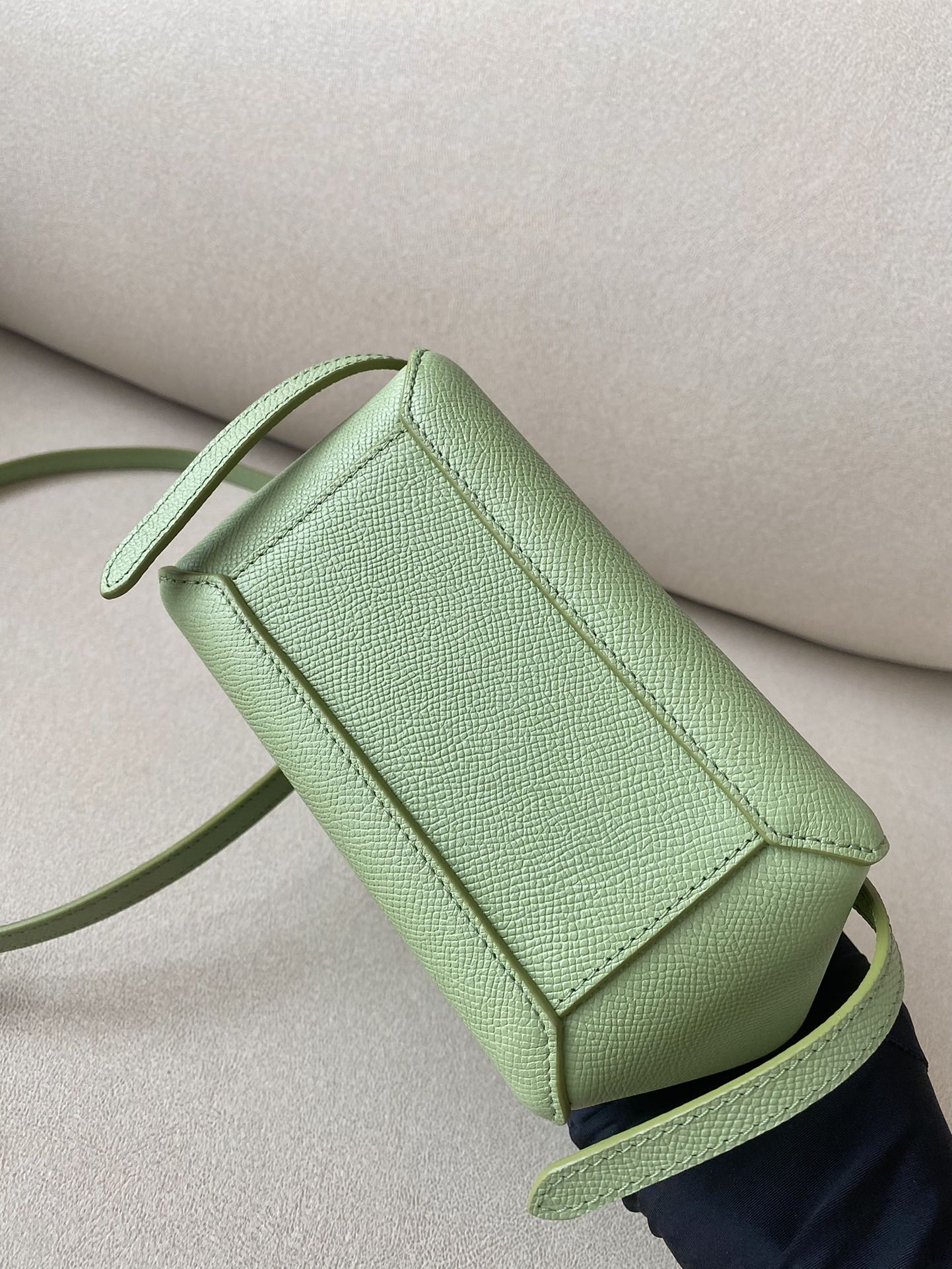 𝐂𝐞𝐥𝐢𝐧𝐞 𝐛𝐞𝐥𝐭 𝐩𝐢𝐜𝐨 𝟏𝟔𝐜𝐦 Grained Calfskin Bag