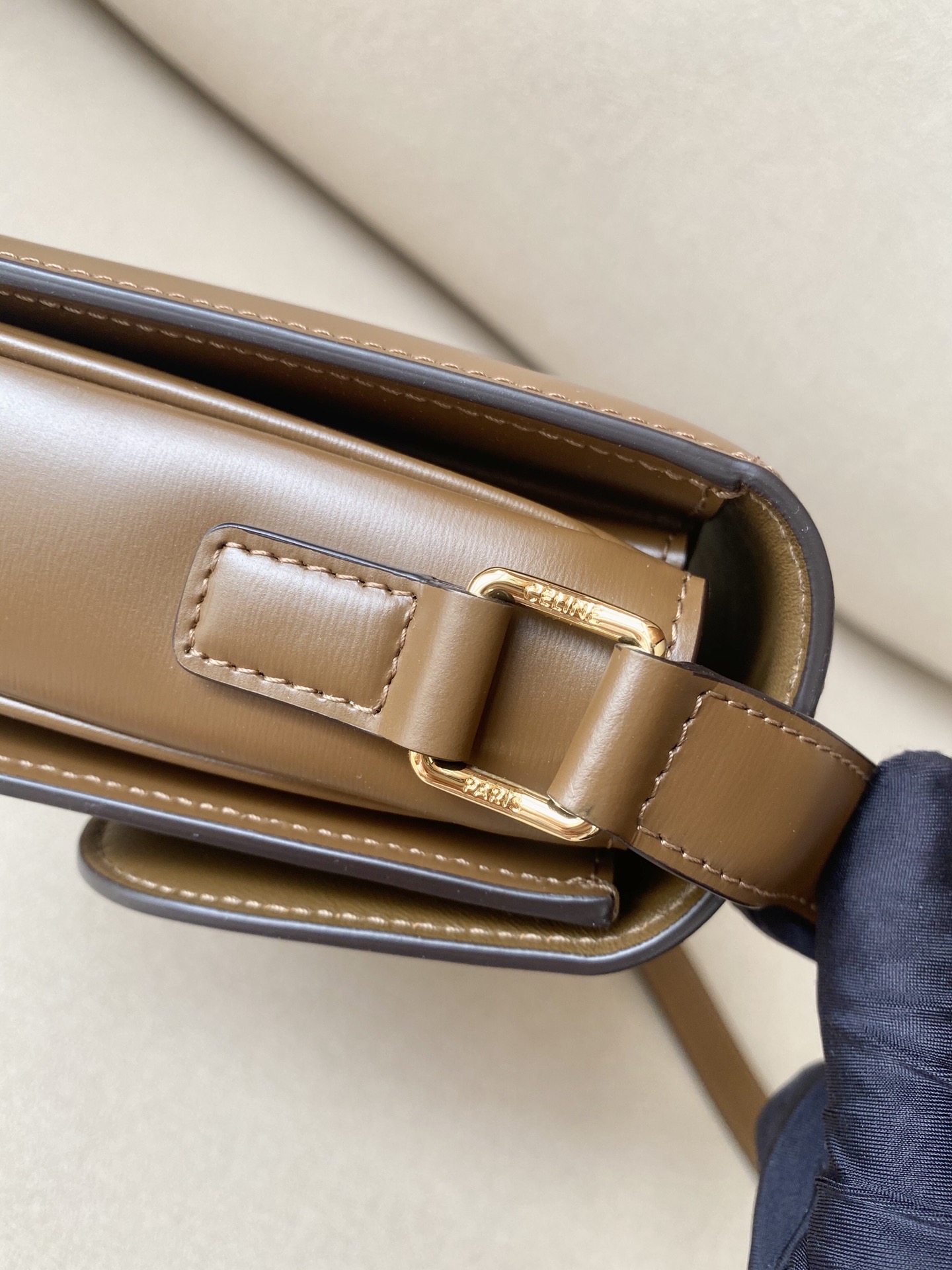 𝐂𝐞𝐥𝐢𝐧𝐞 Triomphe Medium 22.5cm