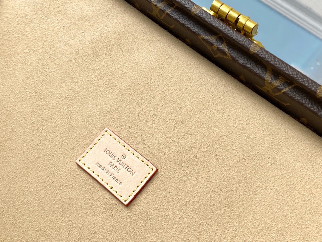 𝐋𝐎𝐔𝐈𝐒 𝐕𝐔𝐈𝐓𝐓𝐎𝐍     M47641