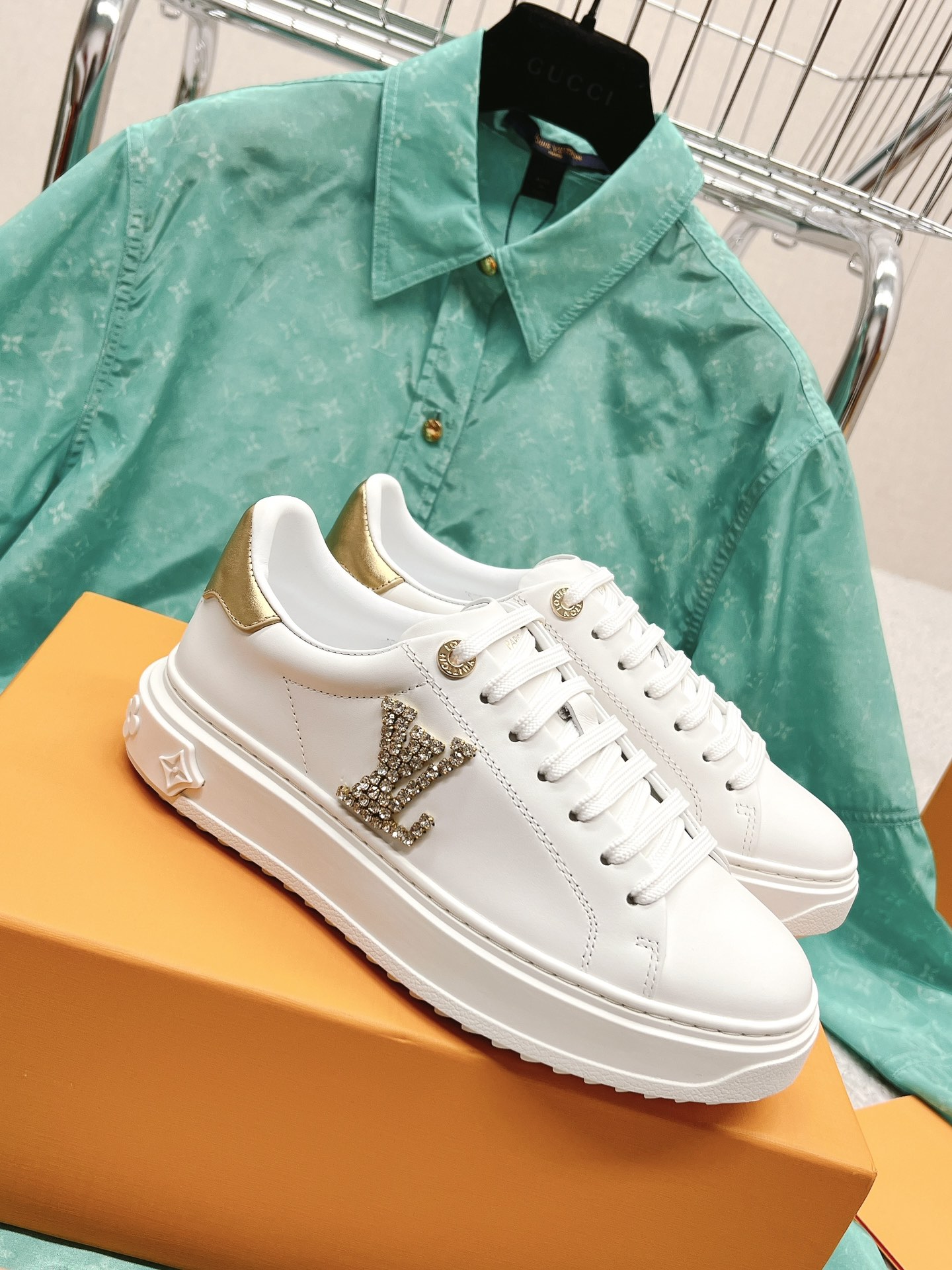 Louis Vuitton's new letter rhinestone white shoes series is new🆕