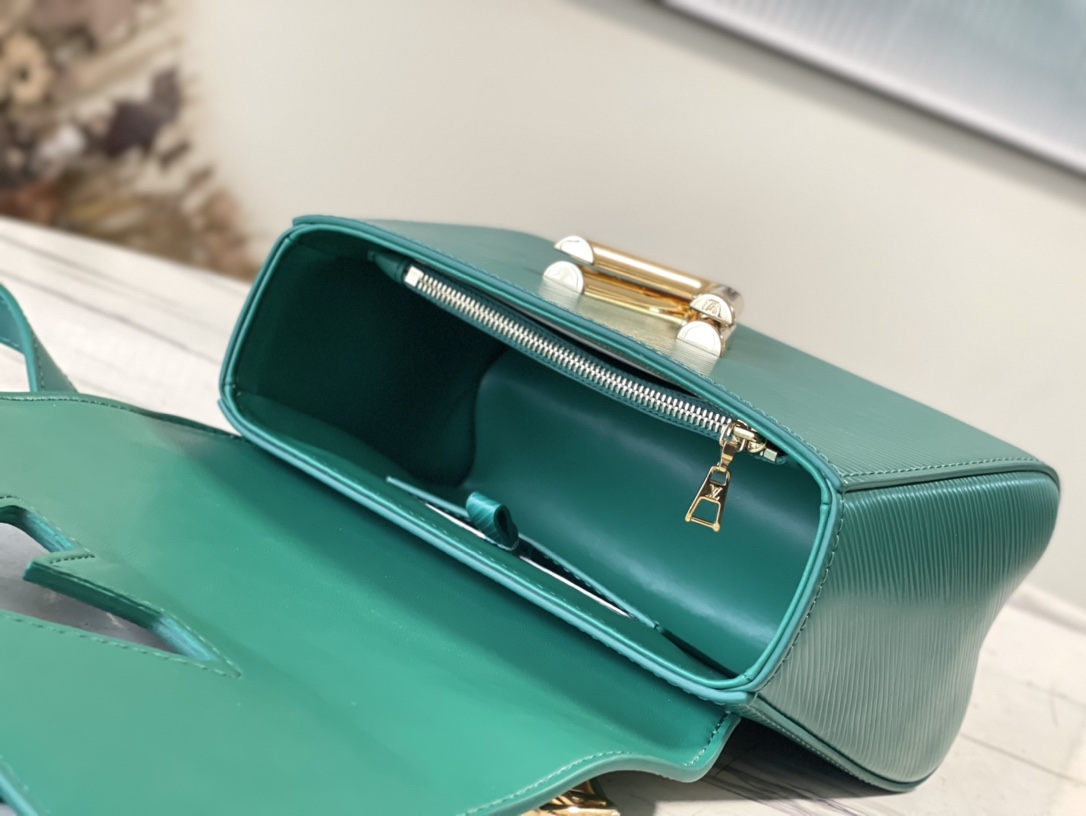 𝐋𝐎𝐔𝐈𝐒 𝐕𝐔𝐈𝐓𝐓𝐎𝐍    M21649