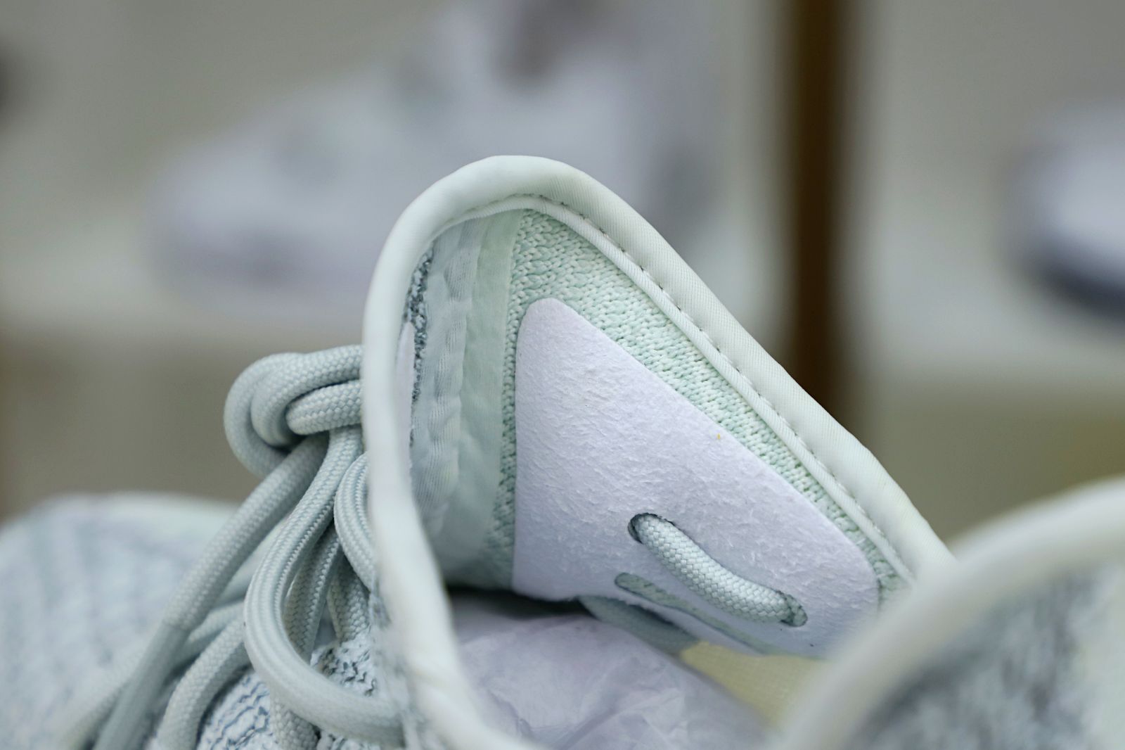 YEEZY BOOST 350 V2 CLOUD WHITE REFLECTIVE