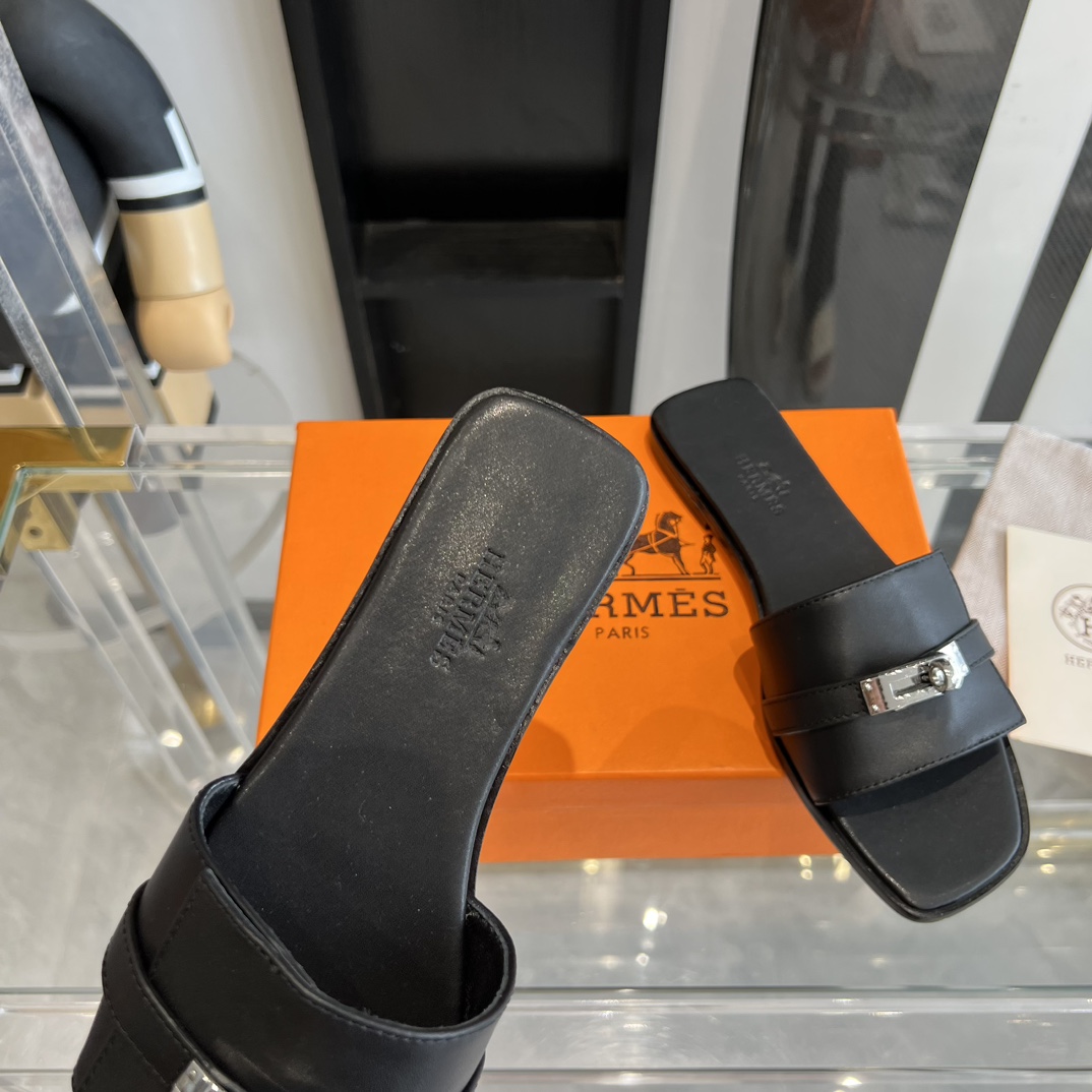 Hermes slippers 🏖️