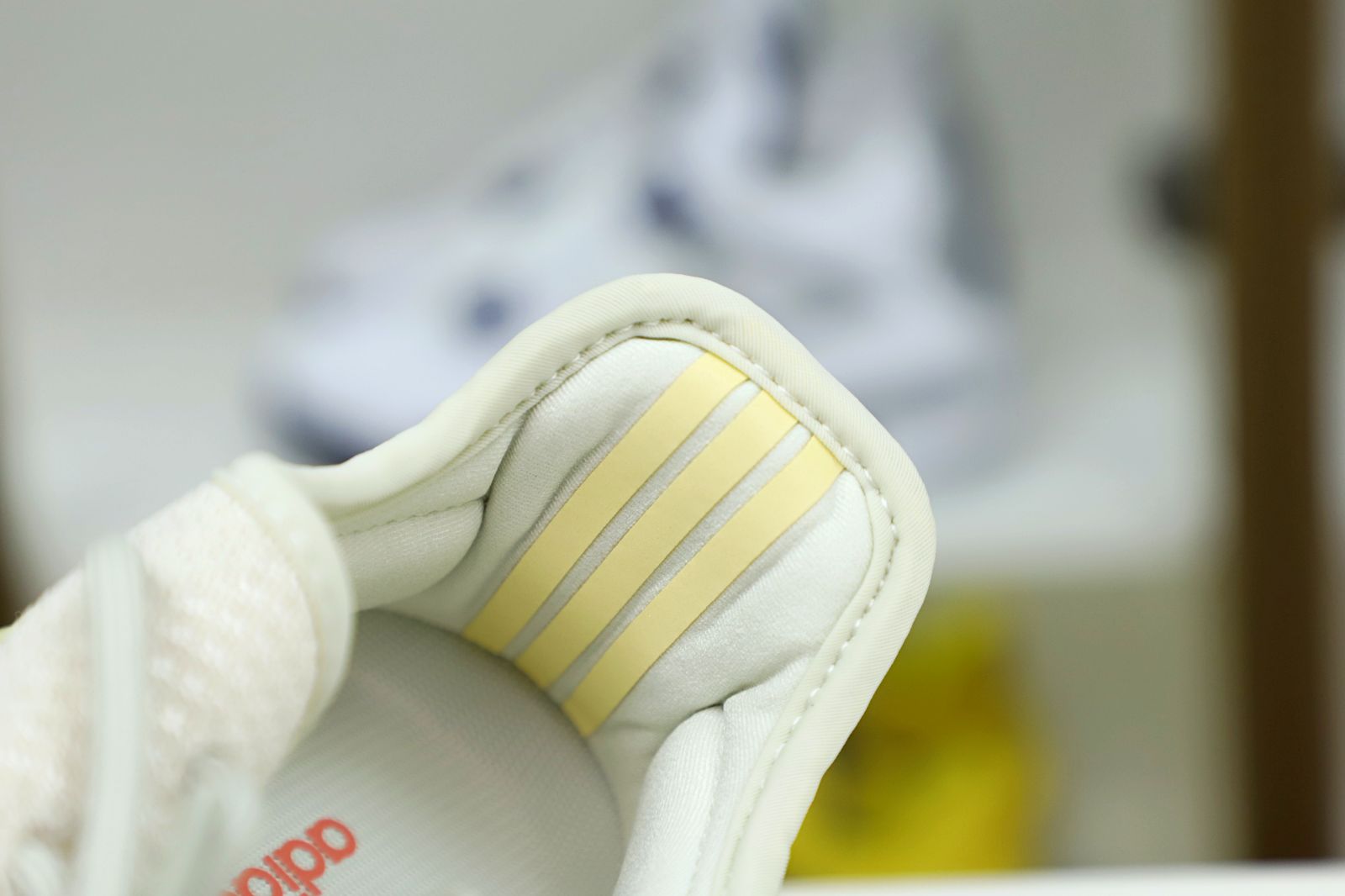 YEEZY BOOST 350 V2 NATURAL