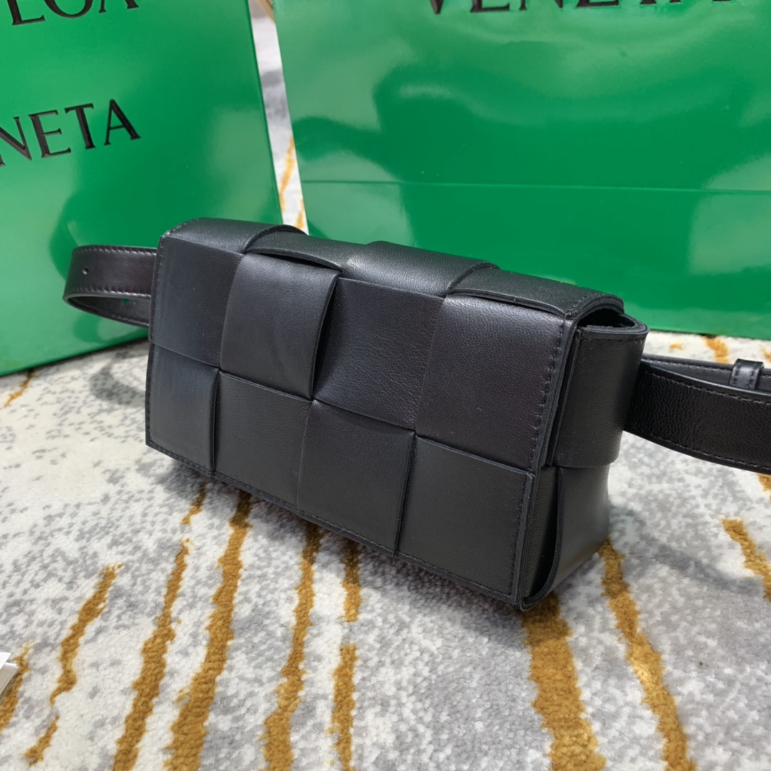 Bottega Veneta  𝗧𝗛𝗘 𝗕𝗘𝗟𝗧 𝗖𝗔𝗦𝗦𝗘𝗧𝗧𝗘 # 639367