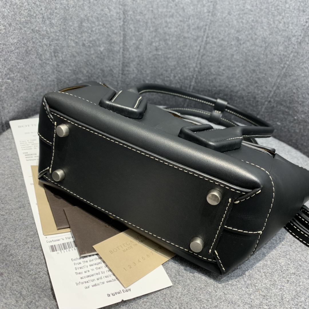 Bottega Veneta  ARCO  #600606