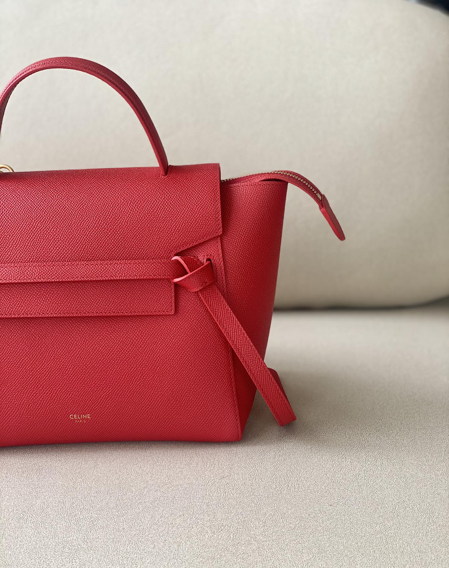 𝐂𝐞𝐥𝐢𝐧𝐞 BELT MICRO BAG in grained calfskin