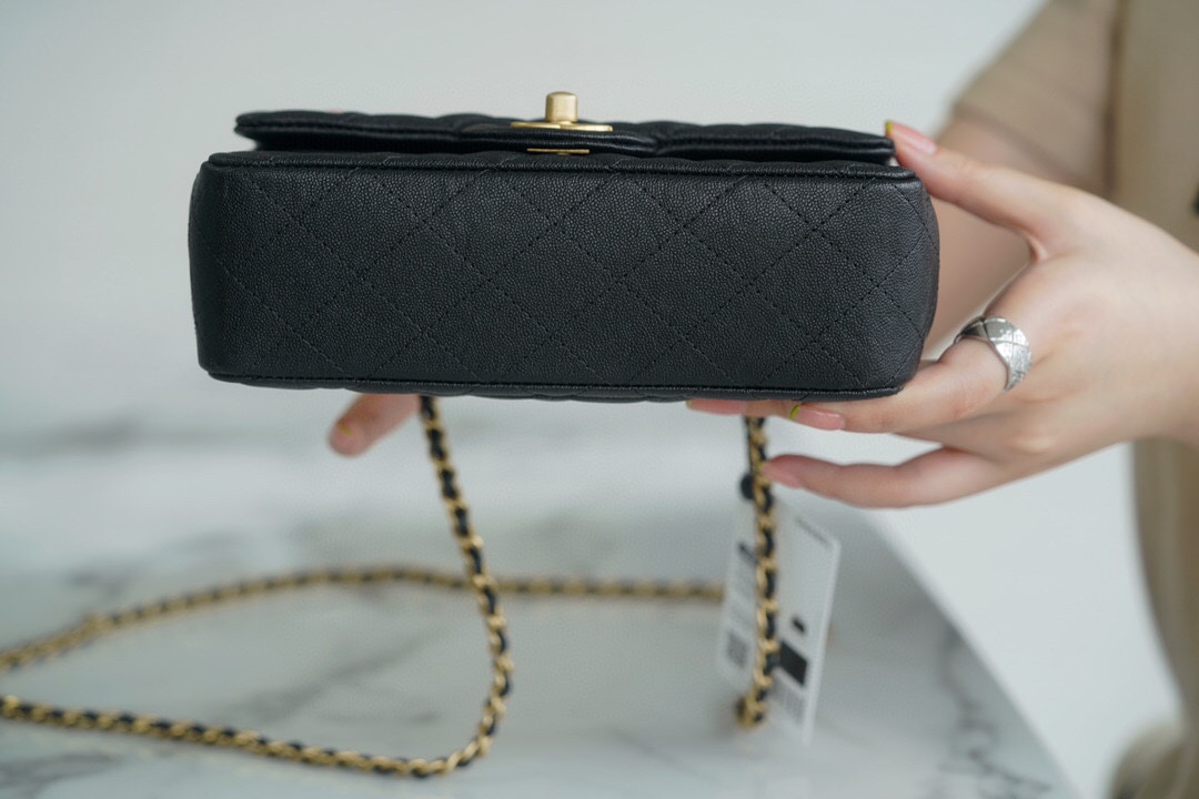 𝗖𝗛𝗔𝗡𝗘𝗟✦𝗖𝗹𝗮𝘀𝘀𝗶𝗰 𝗙𝗹𝗮𝗽2021 𝗦𝘀 spring and summer new handleℂ𝔽 𝕄𝕚𝕟𝕚 black