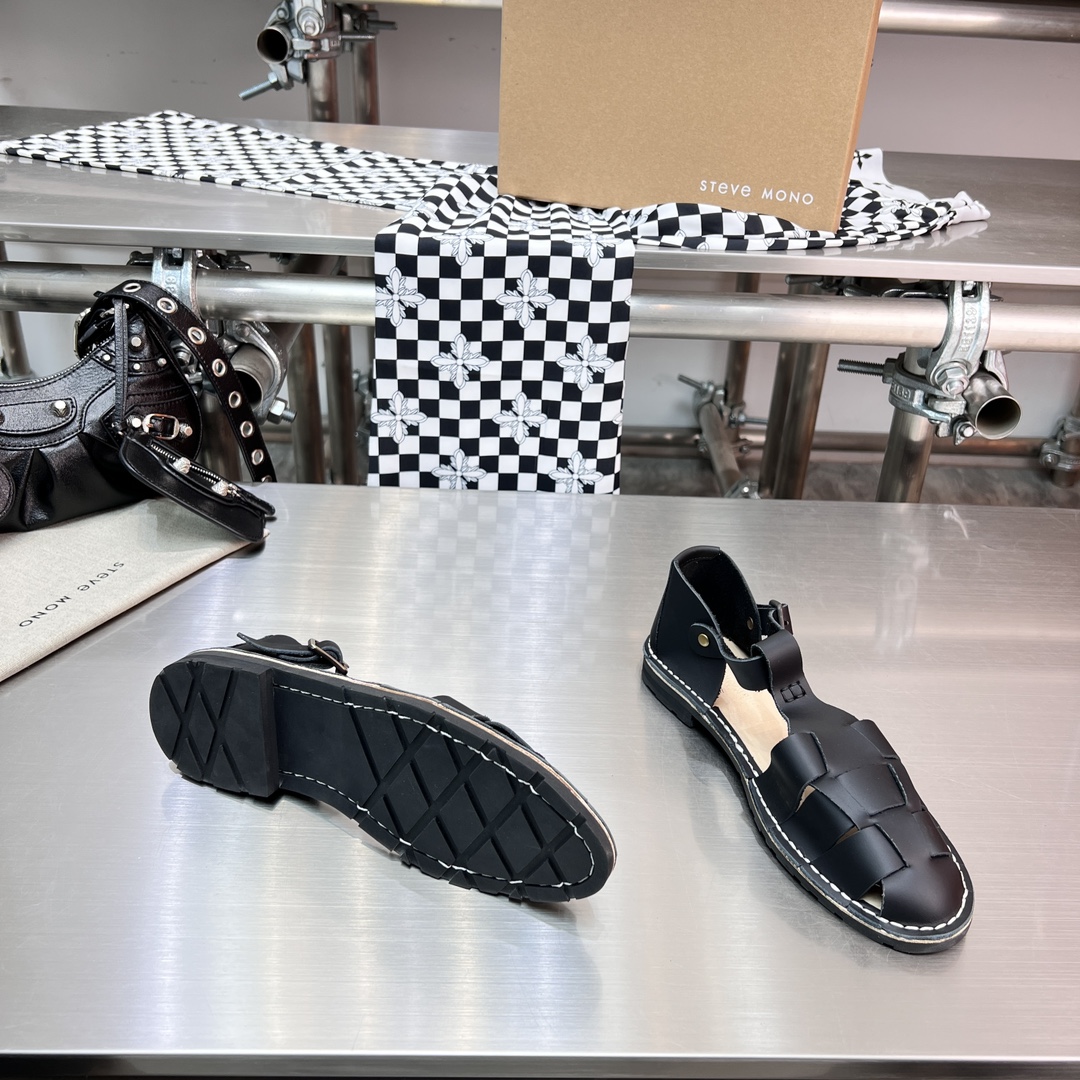 𝐒𝐭𝐞𝐯𝐞 𝐌𝐨𝐧𝐨｜𝟐𝟎𝟐𝟑𝐒𝐒/𝐧𝐞𝐰 A pair of fully handmade sandals using Goodyear practices