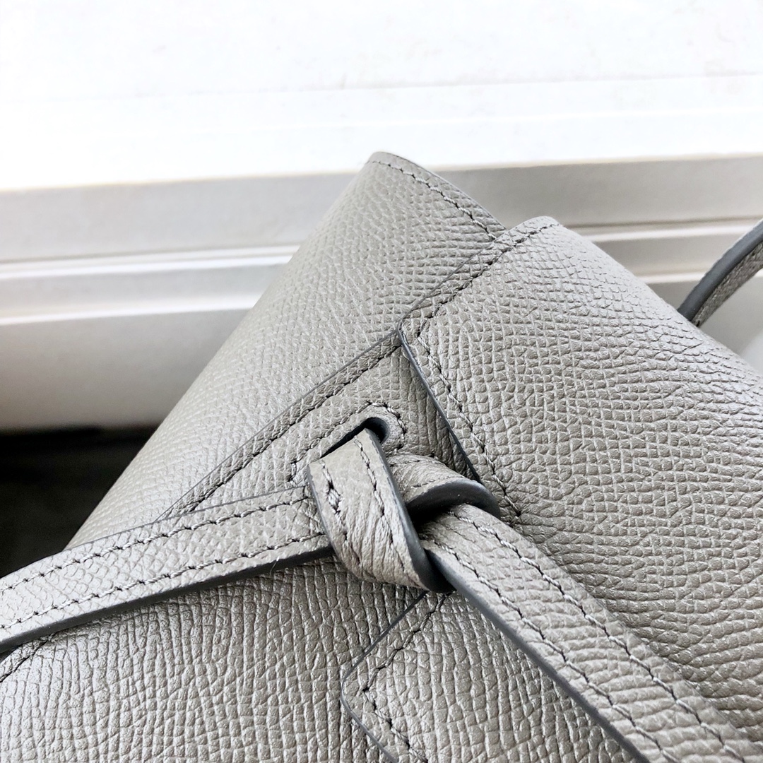 𝐂𝐞𝐥𝐢𝐧𝐞 𝐛𝐞𝐥𝐭 𝐩𝐢𝐜𝐨 𝟏𝟔𝐜𝐦 Grained Calfskin Bag