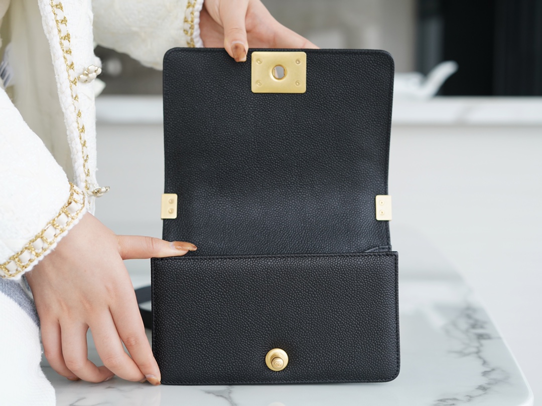 𝗖𝗵𝗮𝗻𝗲𝗹 𝗟𝗲𝗯𝗼𝘆 Imported custom caviar calfskin:Large ball pattern Small Black Gold