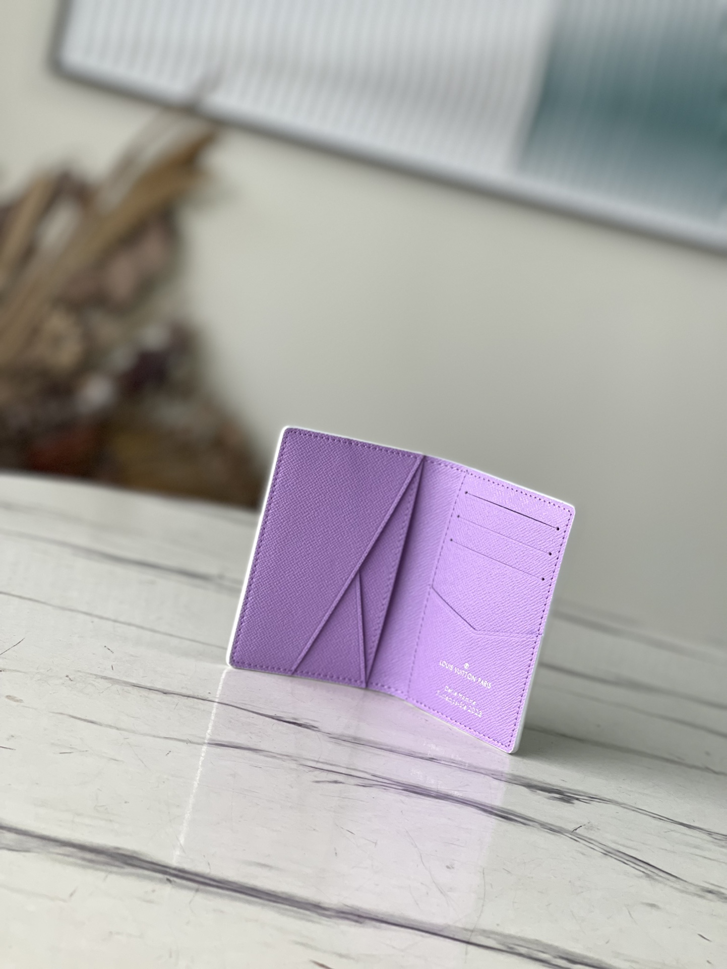 𝐋𝐎𝐔𝐈𝐒 𝐕𝐔𝐈𝐓𝐓𝐎𝐍    M82024