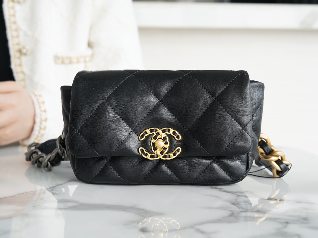𝗖𝗛𝗔𝗡𝗘𝗟 ❶❾ 𝗕𝗔𝗚 Classic Black ❥ Fanny pack