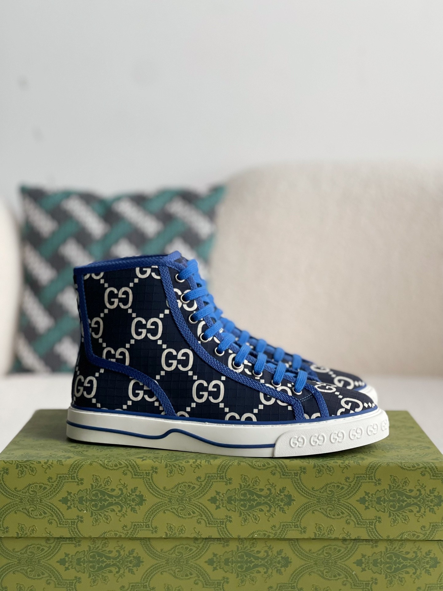Gucci High-top shoes